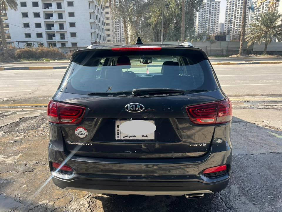 السلام عليكم
سورينتو٢٠١٩ وارد كندي كلين بدون صبغ بدون بارد
٧ راكب EX ومواصفاتها معروفة ووجود مواصفات إضافية 
حساسات امامية خلفية
رادار ونقطة عمياء
تبريد ٣ قطع
إشارة بالمري
٤ أنظمة قيادة
كراسي الأمامية كهرباء
تدفئة الكراسي الأمامية 
تدفئة الستيرن
شحن وايرليس
كشنات جلد طبيعي
صندوق كهربائي
أوتوماتيك فور ويل درايف
مأخذ كهرباء عدد ٢ (١١٥ فولت)
شاشة كبيرة
فتحة سقف بنوراما
محرك ٣٣٠٠ 
إدامة كاملة للمكينة
السيارة ماشية 88.700 كيلو قابل للزيادة
للاستفسار ***********
