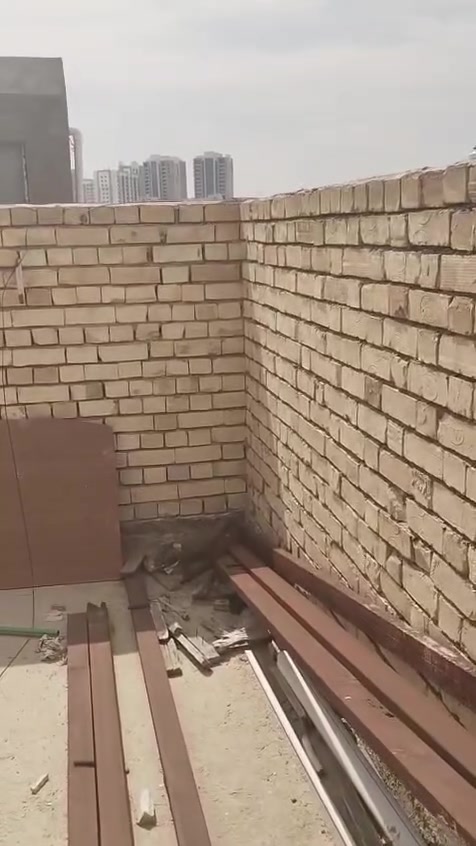 سلام عليكم اخوتي الغالين المنشور يخص عقار للبيع في حي الفرات قريب شارع المطار قرب كليه المشرق وقرب مستشفى الفرات 
١- بيت ثلاث طوابق المساحه ٧٥م الواجهه ٧.٥ والنزال ١٠م 
٢- البيت جديد بناء حديث ٢٠٢٥ الطابق الارضي كامل الطابقين الثاني والثالث قيد النشاء يرادلهن تكمله 

٣- موقعه قرب الشارع العام قرب الخدمات موقع مميز جدا 

٤- السعر ١٥٥ مليون وبي مجال امكلف اكثر من السعر 

٥-البيت طابو ملك صرف صاحب العقار 

الاتصال بي علي الذهبي تفاصيل كامله في الفديو 
***********علي 
***********
