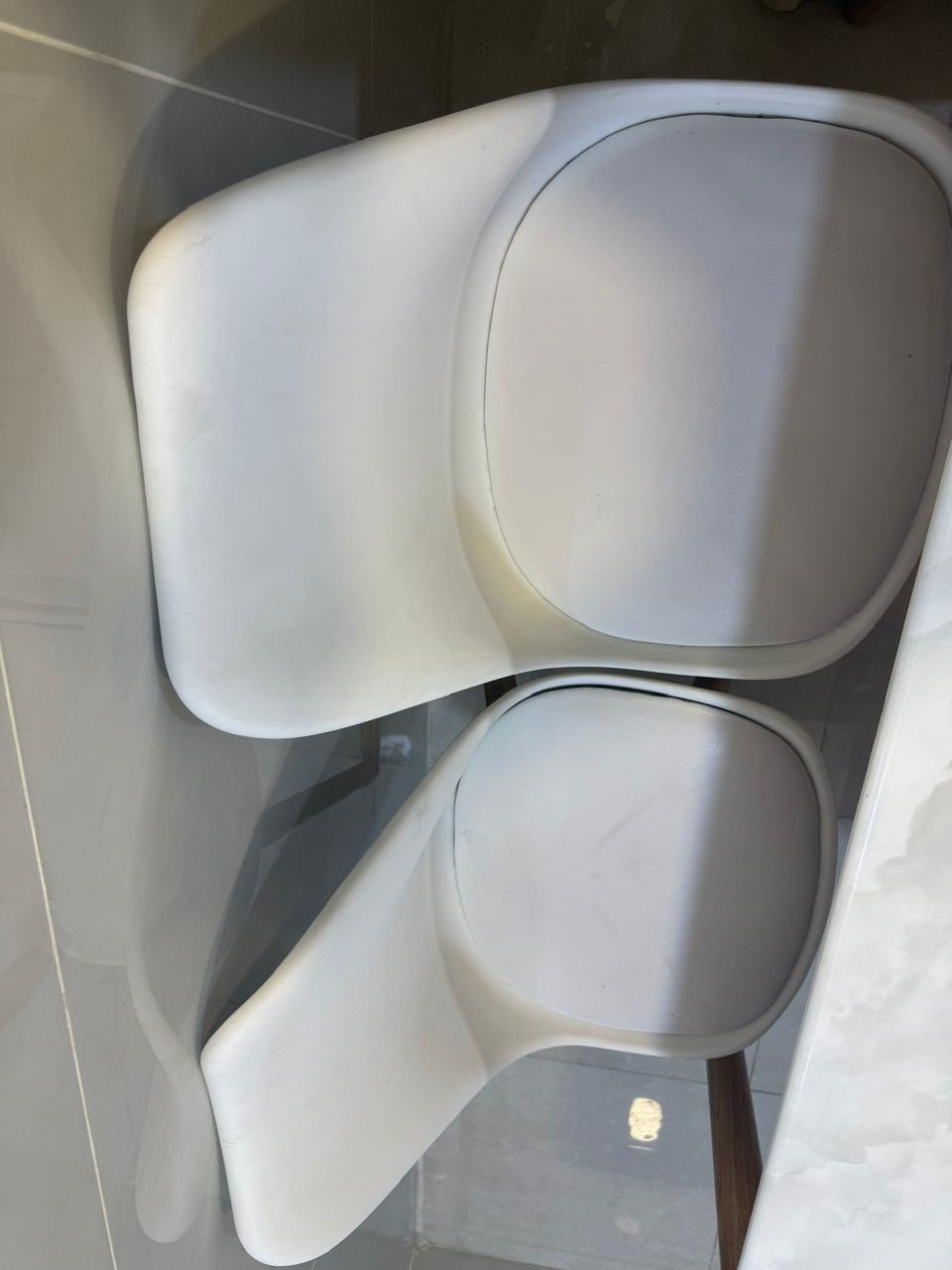 السلام عليكم 
ميز طعام تركي مع اربع كراسي للبيع
السطح مرمر والارجل خشب زان والكراسي 
عضم عاج والارجل خشب 
طول الميز130سم
عرض الميز 80سم
الميز نظيف ونوعية ممتازة
ملاحظة/ سبب البيع 
ضيق المكان 
السعر 250 قفل
احنة الميز ماخذي من الاعظمية 450
والكرسي الواحد ب40 الله شاهد


**إذا كنت صاحب هذا الإعلان وتريد حذفه لأي سبب، رجاءا أرسل رسالة إلى الدعم الفني**