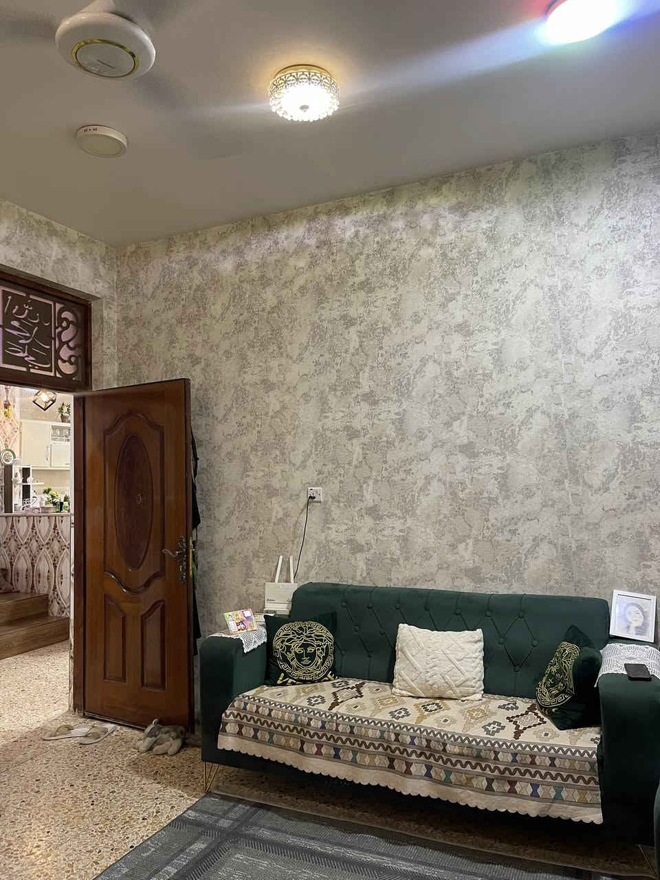 السلام عليكم يوجد دار للبيع المساحه ١١٠ متر طابقين الطابق الأرضي غرفة نوم وأستقبال ومطبخ ومجمع صحيات داخليه وخارجيه وهول والطابق الثاني غرفتين نوم طابو زراعي سند ٢٥  سهم بأسمي،بابل شارع٨٠ قرب محطة أضواء الحلة السعر90 وبي مجال للأستفسار مراسلة الصفحه والاتصال على الرقم 
***********
