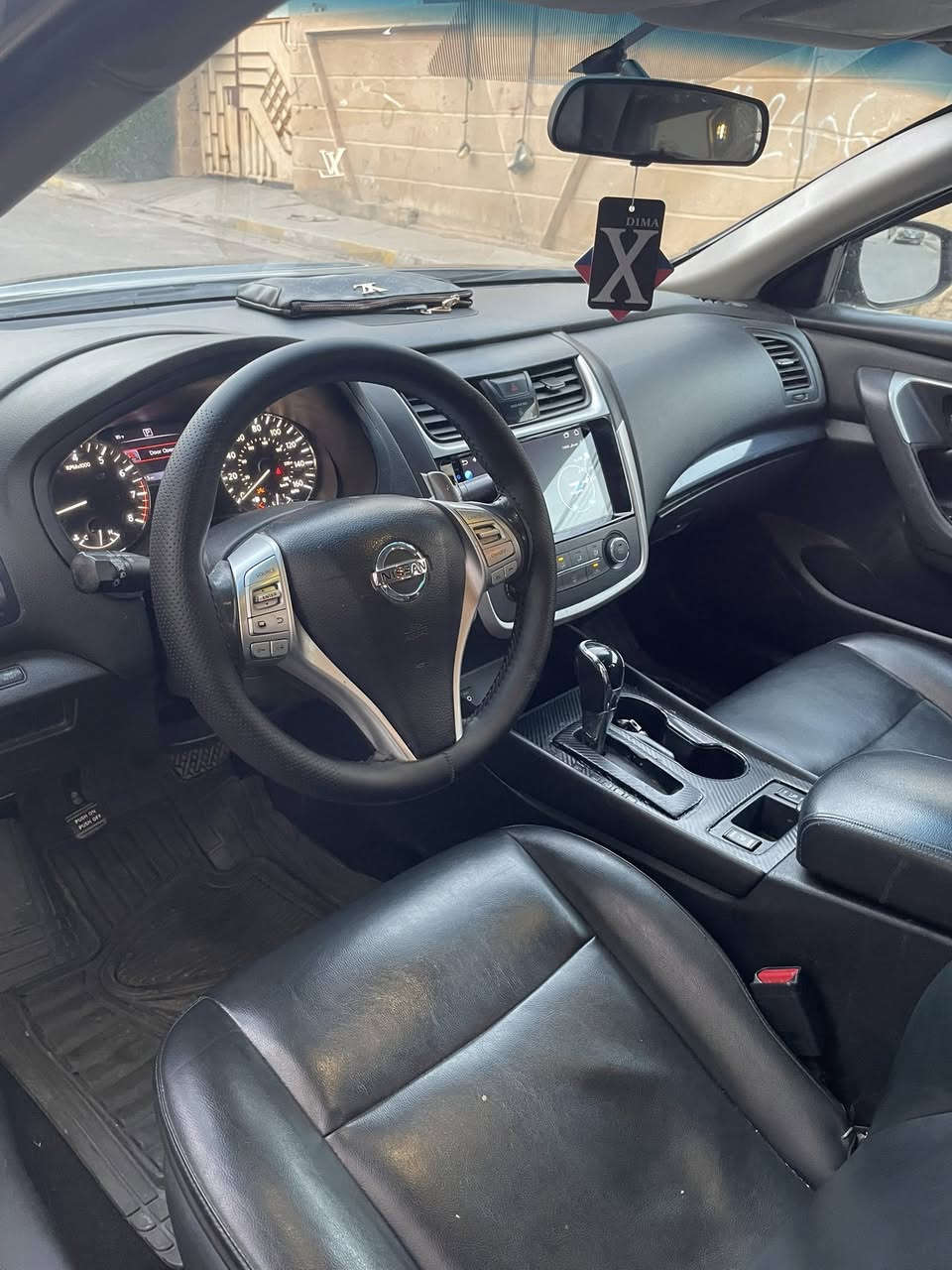 السلام عليكم التيما للبيع موديل 2018 وارد امريكي رقم دهوك  ماشيه (فقط 74 الف مايل )الدولي بسمي السياره بيها صبغ 3 قطع فقط بدون دواخل حادثها من امريكا جاملغ سايق امامي خفيف جدا وبالعراق حادث جاملغ عكس سايق هم خفيف مابيهن اي تبديل اي قطعه نفسهن معدلات  بدون اي معجون صدر امامي خلفي ويل كب كروم اسود بلادي السياره حلوه وكاعده مال جناي مواصفات (SR)سبورت
جنح رياضي بلادي 
شفتات  ستيرن 
شاشه 
كامره 
كشنات جلد اسود غرفتها كلش جديده 
تحكمات ستيرن 
هيتر بالكشنات 
كشن كهرباء 
زنون عالي ناصي 
اواكس 
Usb
ومواصفات ال SR معروفه 
مكان السياره الانبار فلوجه 
سعر السياره 116ورقه وبيها مجال بسيط جدا
للاستفسار 
***********
او خاص
