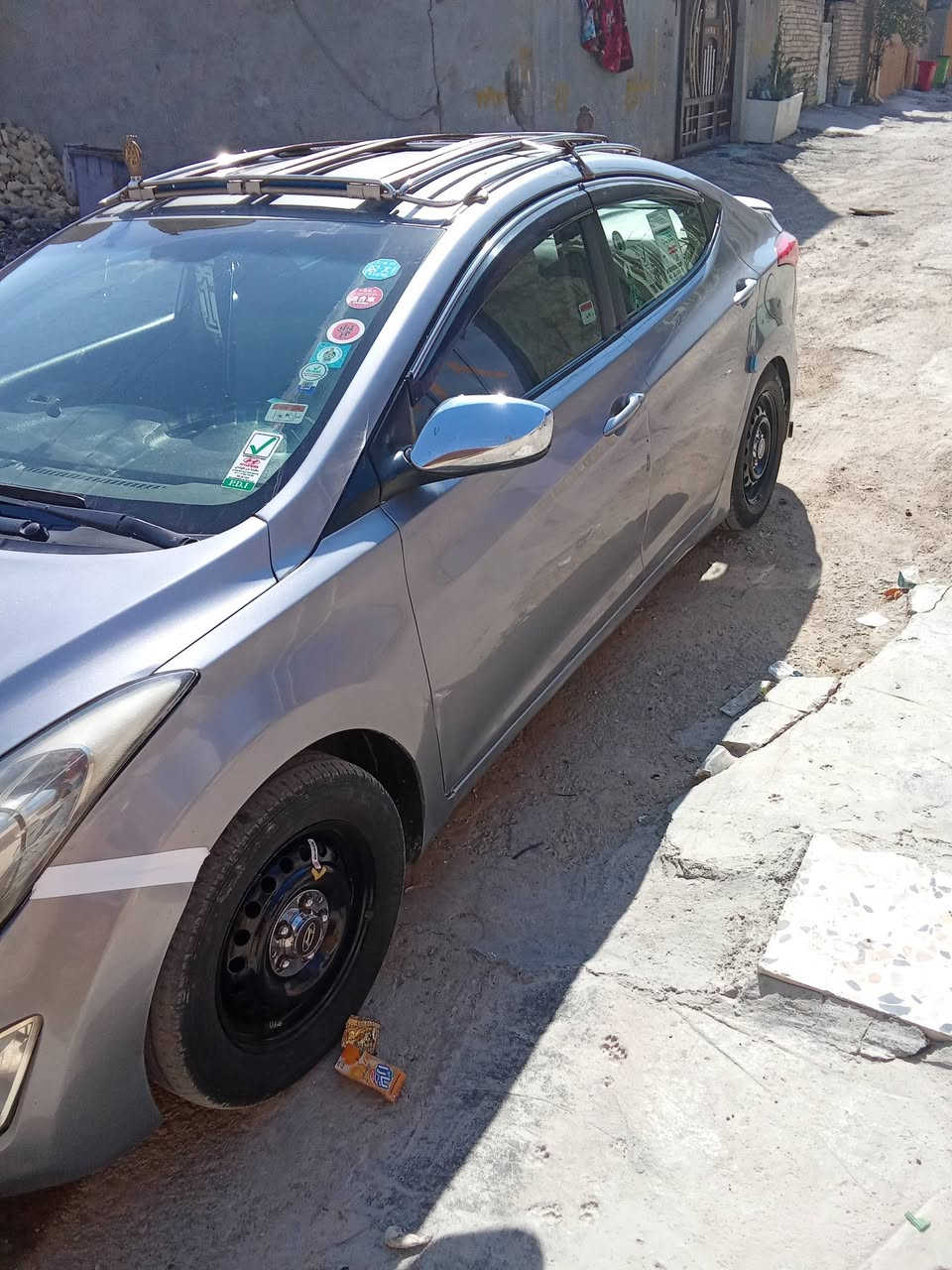 السلام عليكم سياره الانترا الأمريكي موديل 12 حبيبي السياره بيهه باب مبدل ومصبوغه حزام  ضررهه جاملغ الامامي السياره حلوه ولونهه رصاصي السعر 98 وبيهه مجال *********** مكاني التاجي
