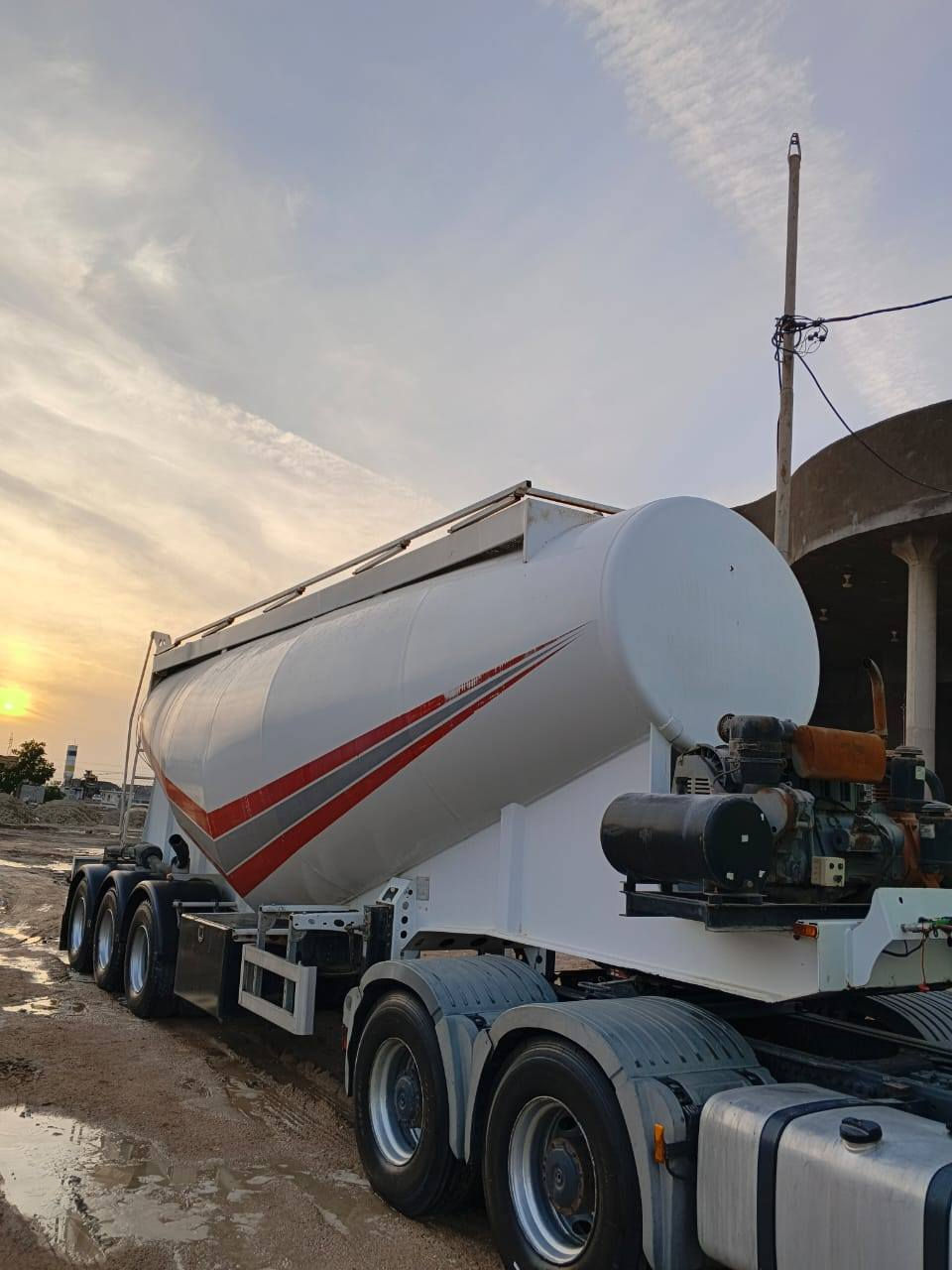 إسلام عليكم سايلو أبو حيدر للبيع موديل 2015 بعده زيرو دناكير 16 ثنين علاك تخم تاير ضاقطه أم طيره 4 بستم تفريق 40 دقيقه حموله 45 طن سعر 225 العنوان البصره قضاء الدير الاستفسار *********** ملاحظه أو مراوس بعربانه قلاب
