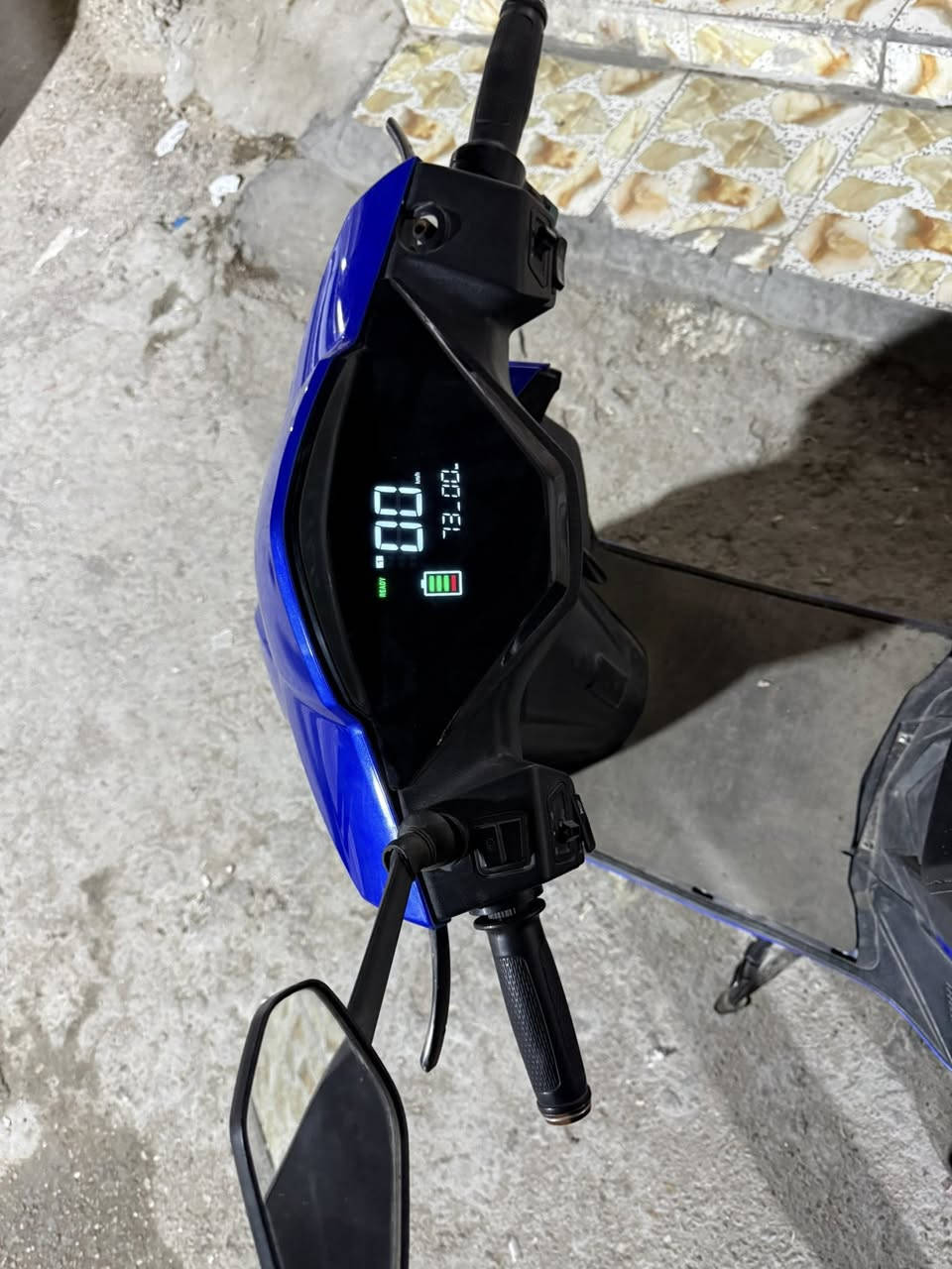 سلام عليكم
دراجة شحن الحجم الكبير للبيع 
كير 3 نمر 
بيهة 6 بطاريات
كهربائيات كلهة شغالة 
سرعة 53كم 
الدراجة بيهة طخة بسيطة مبينة بالصور 
السعر 650 وبيها مجال 
بغداد الزعفرانية شارع المعهد 
***********
