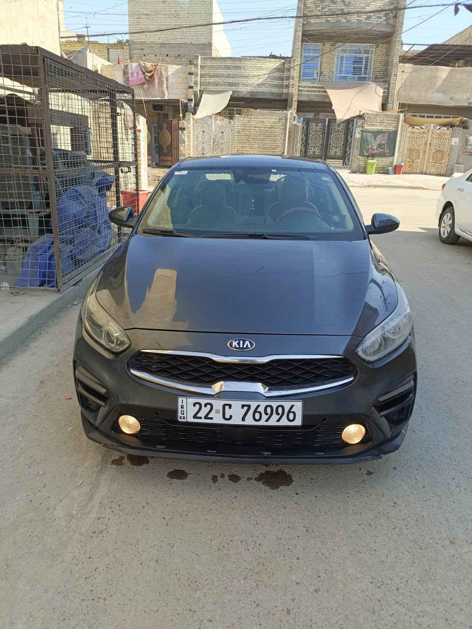 سلام عليكم كيه فورتي للبيع موديل 2020 حادثه جاملغ وشويه من البنيد سياره ليبل واحد كير ومكينه كفاله تخم تايرات جديد دوشمه عامه سياره احلاها من الصور ماشيه 94 السعر 127 وبيه مجال الاتصال بل رقم ***********
