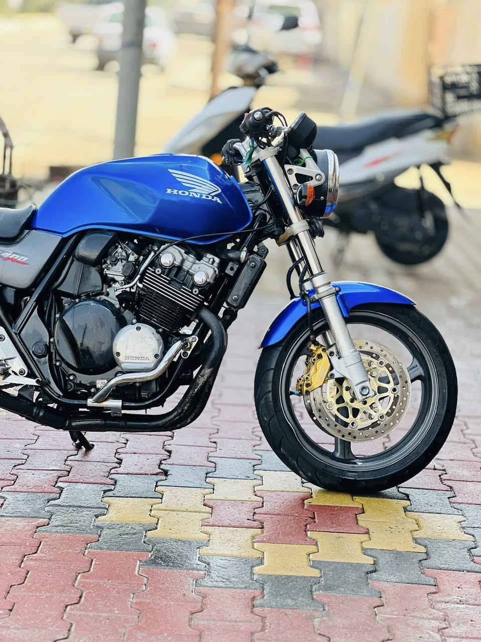 سيبي 4. هايبر سكيورتي.  عليها ادامه كامله.  صبغ جماليه
. سعر مناسب.  1900 وبيها مجال مكاني. ميسان. عماره 🏍️ ***********.
