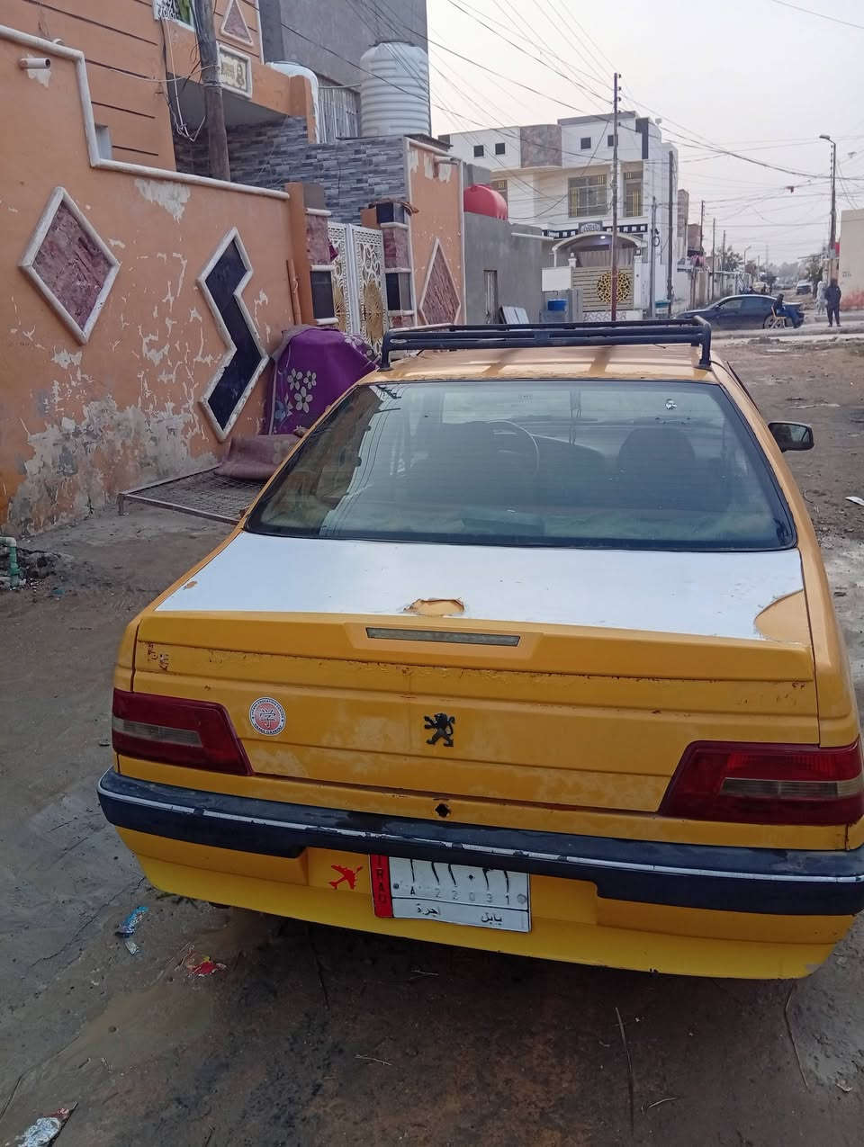 اسلام عليكم بيجو 405  مديل 13 السعر 25قفل  سياره  نضيفه بيها شغلات بصيطه المكينه بيها ضعف يعني خيط بخار الكير نضيف مابيها ضربه بيها طخه بل جاملغ الامامي حداديه زينه خياسات بصيطه  مطلوبه هيئه وغرامه 200  وصاحبها يريد مداور وتجي تكلب بيدك وتشوف العنوان الحله الثوره   رقمي ***********
