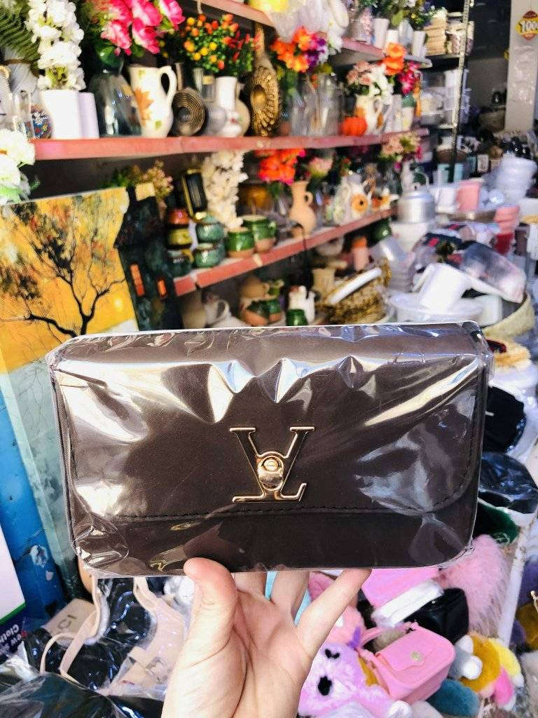 باری تازە جانتا ئافرەتان  4هەزار خوار جوملە بازار   
گەیشت سەردانمان بکەین  خوار جوملە 4000دینار 

زیاد لە 100مۆدیل جانتا ئافرەتان گەیشتووە  4هەزار‌

مەیکرە بە 10هەزار بۆ 12هەزار 

ئەو ھەرزانیەی لێرە ھەیە لە ھیچ شوێنێ تر نیە 

 هەموو رەنگێک و مۆدیل  بەردەسته زیاد لە 100مۆدیل ئێستا گەیشتووە تەنها 4هەزار 

زوو سەردانمان بکەین دوای گلەی مەکەین بۆ هیچ کەس نە گەیاندمان هەیە و نە حجز کردنمان هەبە 

ناونیشان : سەیدسادق نزیک پردی قەرزاران یان نزیک مزگەوتی ئەوبەکڕی سدیق


**إذا كنت صاحب هذا الإعلان وتريد حذفه لأي سبب، رجاءا أرسل رسالة إلى الدعم الفني**