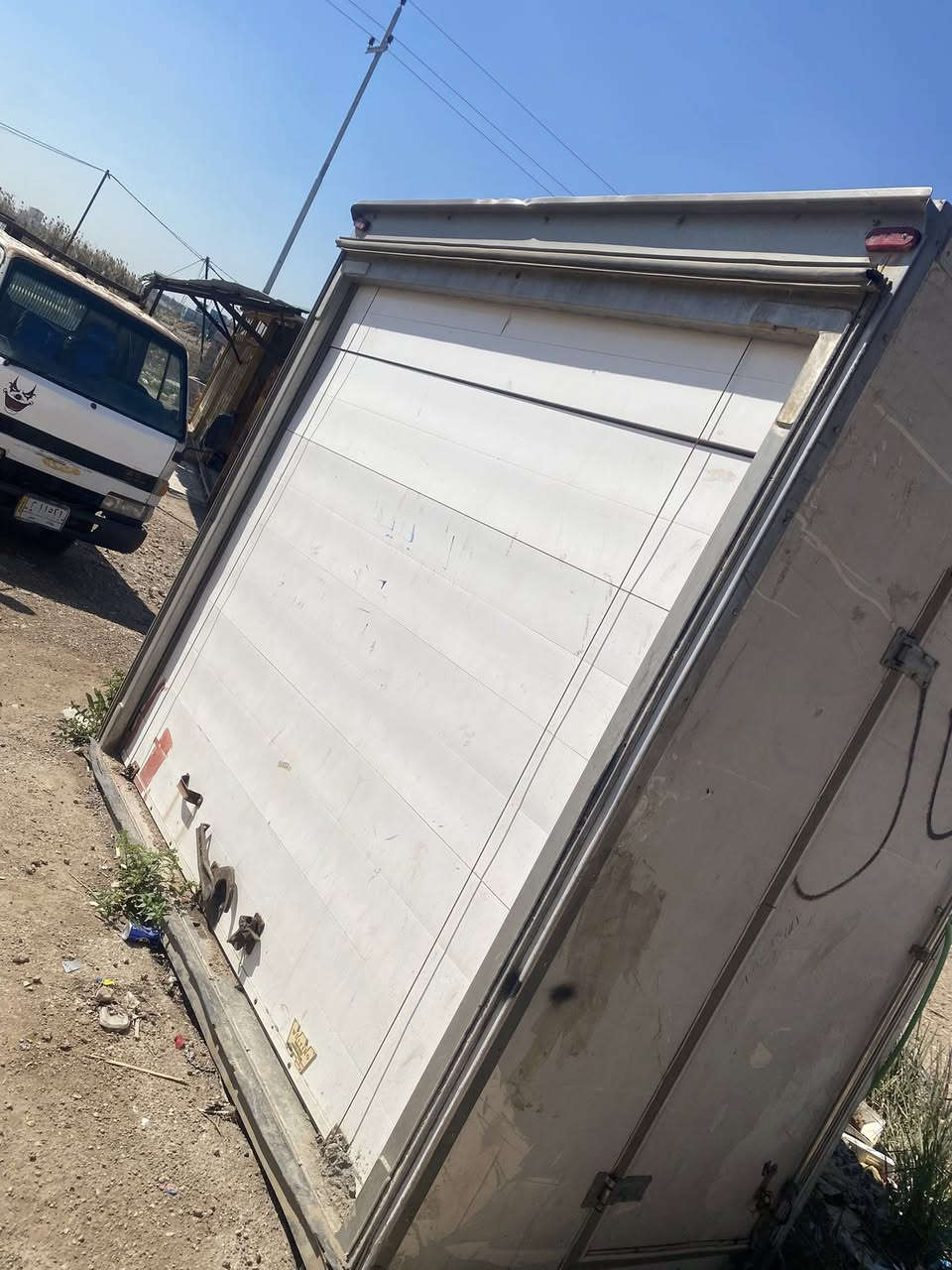 السلام عليكم يوجد مولد محرك ازوزه راس توليد 50 كيفي حقيقي مولد جاهز للتشغيل
ويوجد براد عرض متر ونص ونزال مترين ونص وسبلت طن جاهز للتشغيل العنوان الحفريه قطع شويفي ***********
