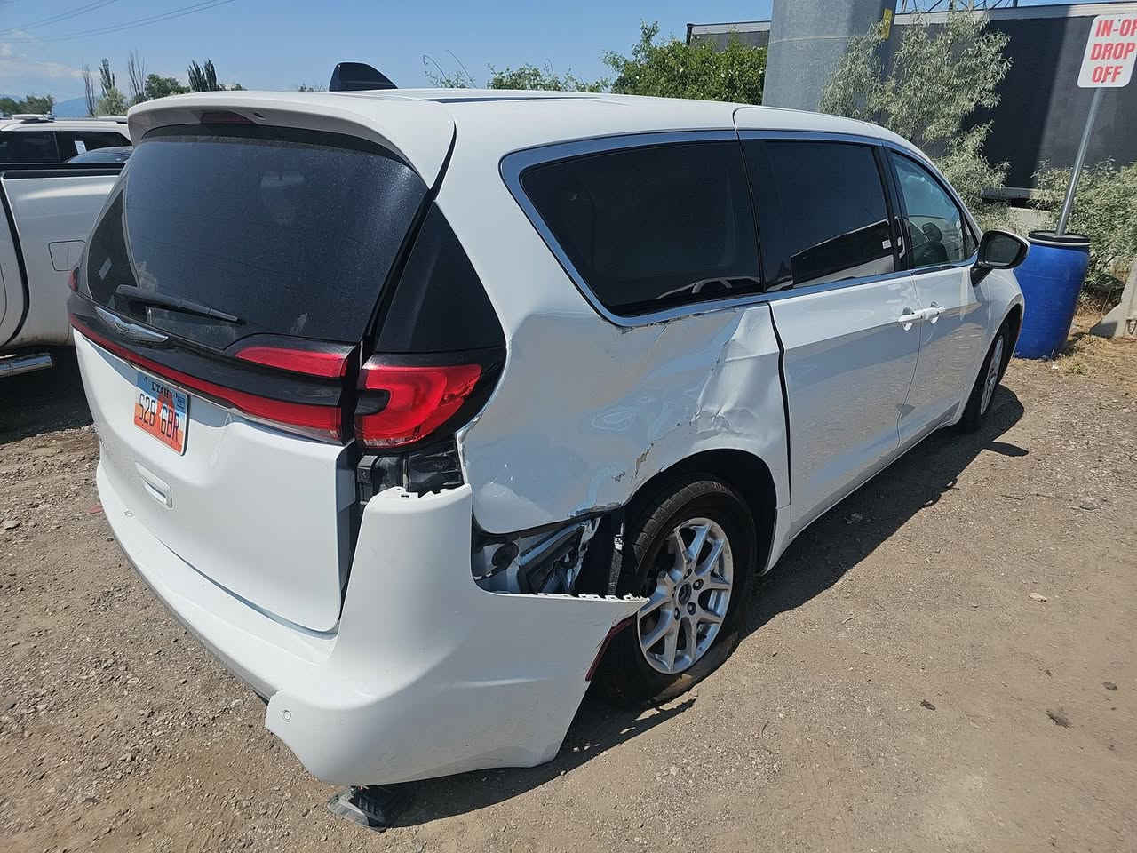 السلام عليكم اخوتي من رخصة الادمن 
📌باسفيكا موديل 23 رقم شمالي باسمي 

📍ضررها فقط جامرلغ خلفي عكس السايق متواجد اربيل السعر 240$ 

📌مواصفات L تورنك

📍عداد المسافة 96 الف ميل

🚘سيارة جديدة ونظيفة كلشي بيها بلادي اي شي مامبدل ولامستهلك على وضع الشركة

📞 *********** وات ساب
