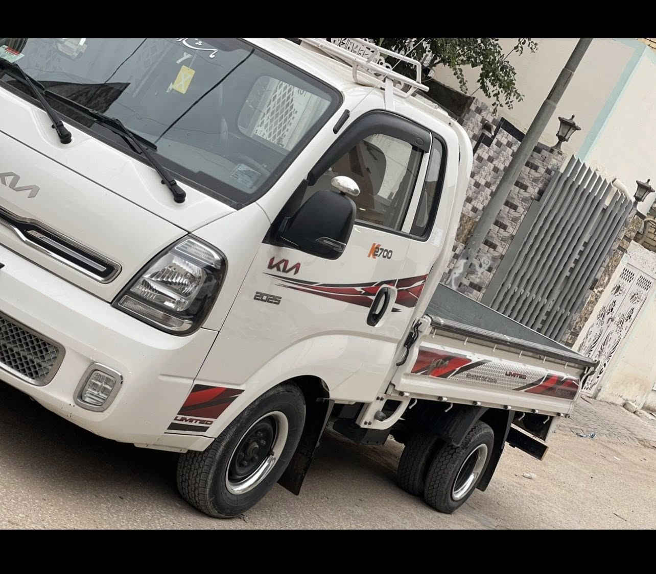 كيا حمل للبيع 2700 كفاله عامه موديل 2022 رقم قادسيه السعر 145 مكان السياره نجف حي ميسان السياره باسم الشركه بعدها كبل داور باسمك يريد مداور ***********
