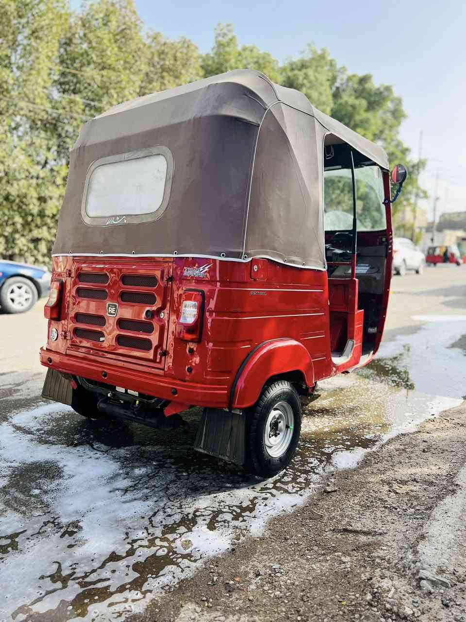 سلام عليكم شباب تكتك 🛺 للبيع نضيفه مكينه ما مفتوحه ولا ضربه ولا صبغ ولا بارد بيهه خياس من جوه معمرينه عله كد شبر 🧡 حلوه مثل ماموضح بل صوره مرقمه رقم وسنويه مديل 2020 لشراي يتصل وماقصر رقم لهاتف 👈🏻***********
