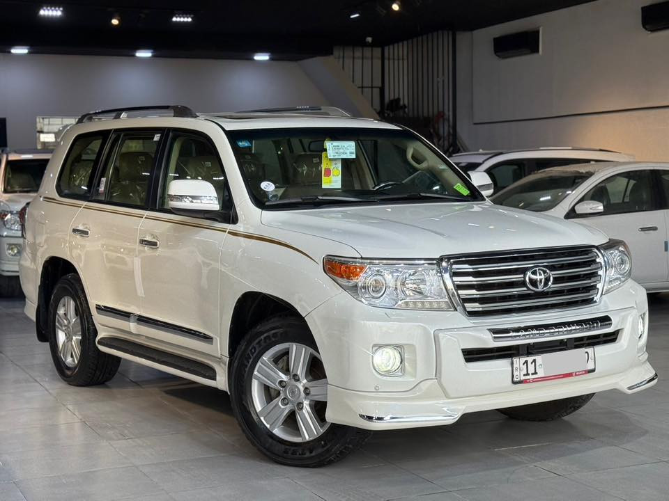 السلام عليكم 
لاندكروز ٢٠١٥ بريم 
المواصفات معروفة 
فتحة 
كشنات جلد 
٦سلندر 
كشن كهرباء 
انارة داخلية
انارة بدوس
طفاية
ماشية ١٨٠ Km
وباقي مواصفات الاندكروز معروضة
السيارة كفالة عامة لا ضربة ولا صبغ ولا تبديل 
عدا بارد شبر  بداية الجاملق الامامي 
للاستفسار ***********
مكان السيارة بغداد زيونة
السعر ٤٠٥
