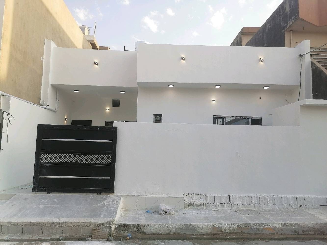 السلام عليكم
مستعد للتاسيسات الكهربائية للمنازل والمحال وبكفاءة عالية وباسعار مناسبة جدا
للاستفسار الاتصال بالرقم: ***********
او ***********