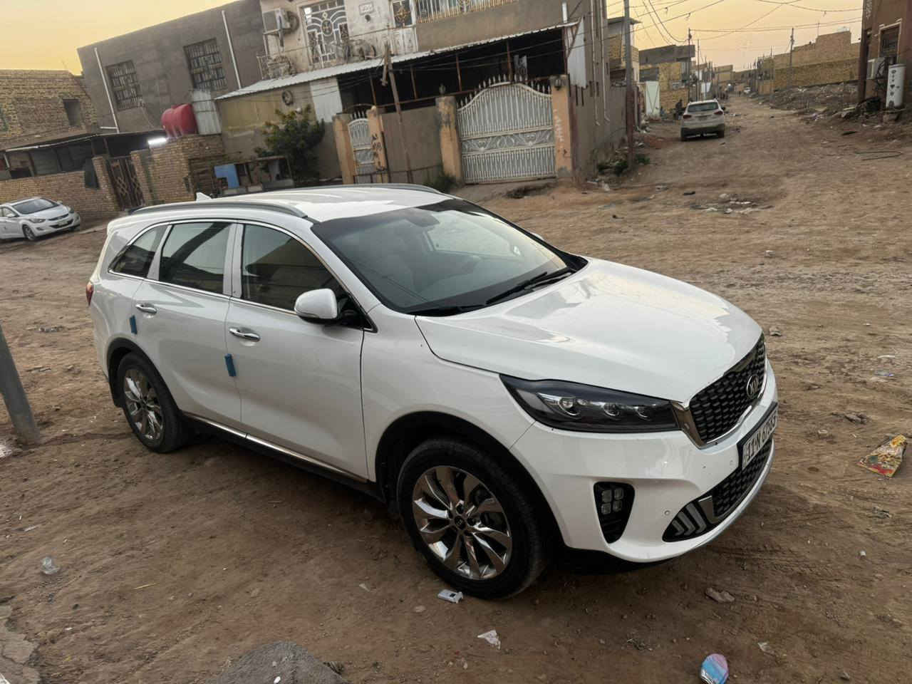 كيا سورنتو 2020 خليجي
ا  ومواصفات عدا البانوراما ومحرك 6 سلندر و7 راكب وتبريد مركزي وداخل ابيض  ومري شفط ومود درايف  وكشنات جلد الامانية كهربائية وليد ترحيب اليدات والدوسات  المواصفات السيارة بيها تبديل بنيد بدون اي عابر مع وجاملغ بارد شويه صبغ ما عابر الباقى كفاله من صدعه المحرك والكير والحدادية 100
تخم تاير ماشيه ٧٥الف جرص 120
***********  تصال باقى تفاصيل رقم بغداد دولي تحويل ثاني يوم سياره جديده 
السعر تصال
