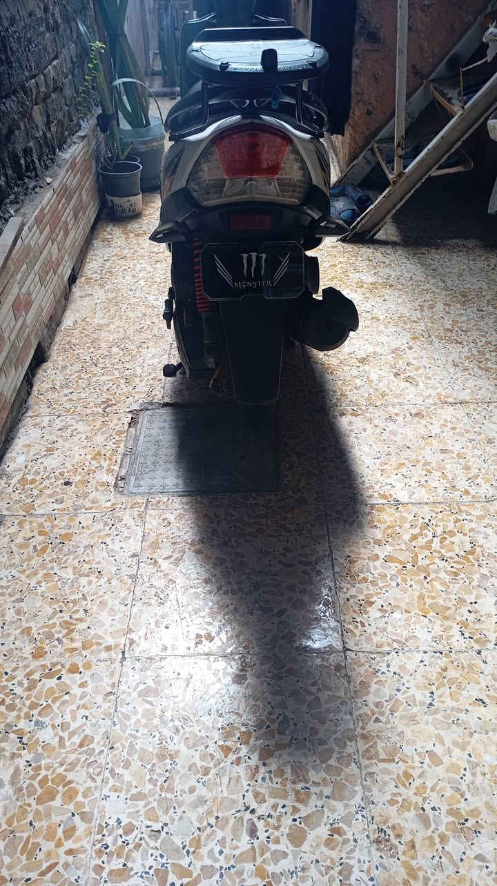 سلام عليكم ورحمة الله وبركاته ماكس للبيع الدراجه نضيف أحله من الصور السعر 700الف بيها مجال بسيط العنوان مدينة الصدر قطاع 75 الرقم ***********
