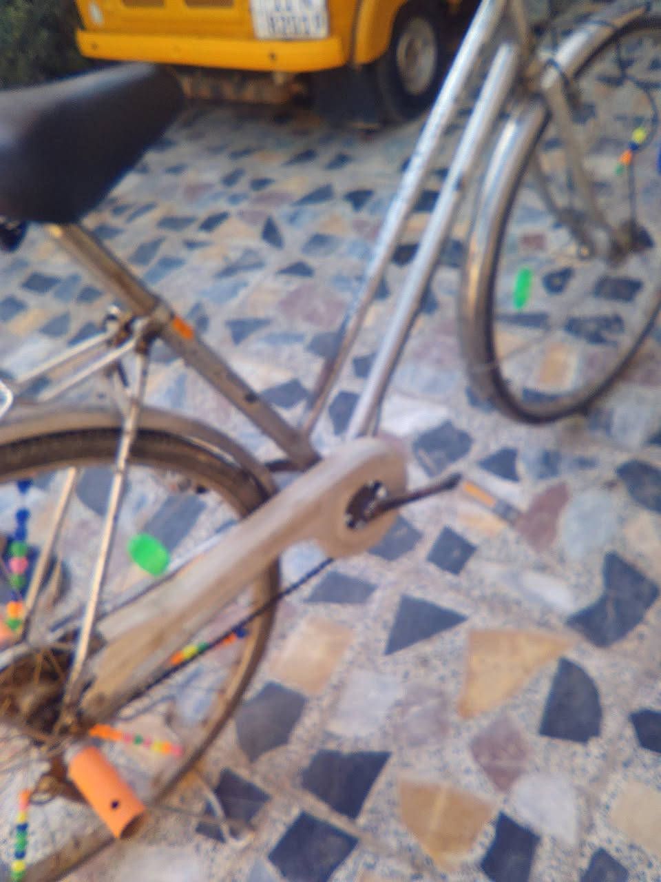 السلام عليكم بايسكل حلم نظيف رقم شاصي موجود الحجم 27 البايسكل قطره السبع وما بيه بلاي الوجه القاطره المكان قرب سيطره الشعب رقم الهاتف ***********
