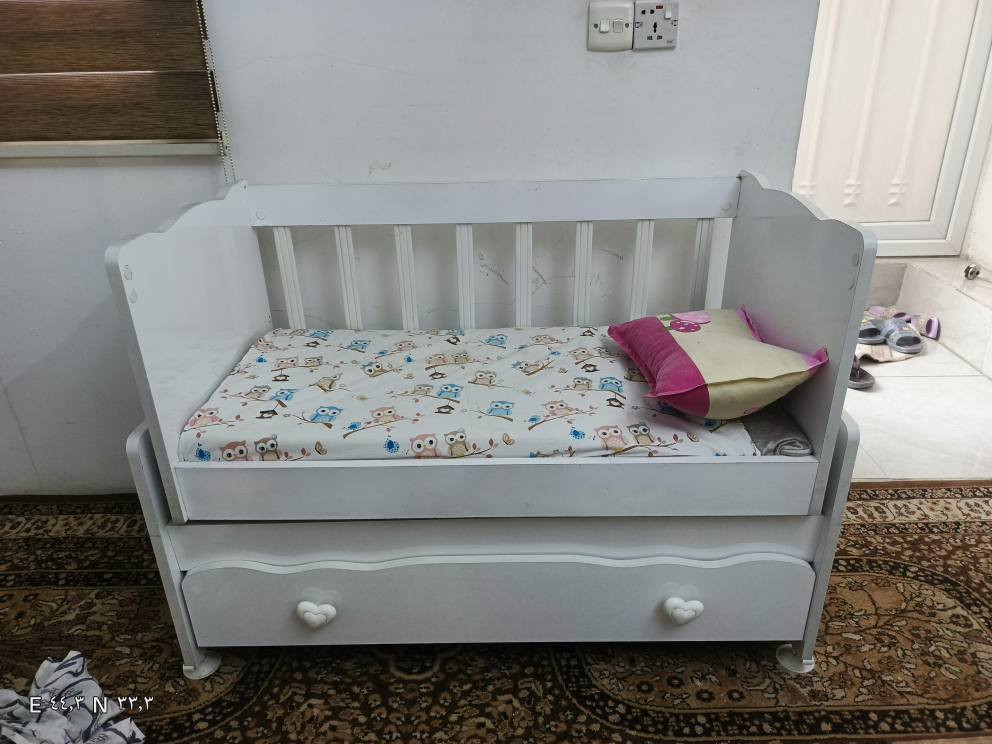 جربايه طفل  وكركوت بنفس الوقت هزاز تجي من صفحه مفتوحه تصير بصف الجربايه السعر ٤٠  الف مع دوشك طفل جدا نضيفه كامله مكاني حي الاعلام *********** بغداد, العراق
