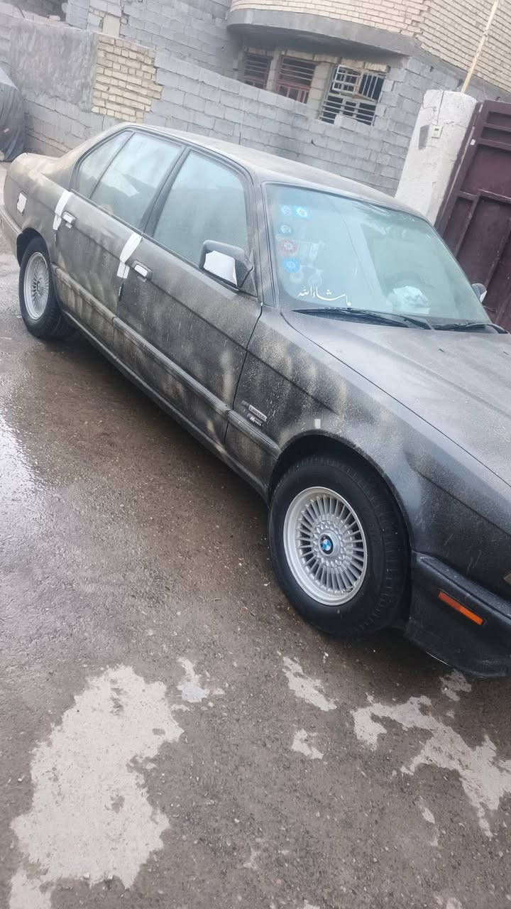 السلام عليكم BMW موديل 92 رقم بغداد دولي سياره كفاله عامه من ضربه صبغ معجون سياره بلاديه تبريد ثلج محرك كير صدر تخم تاير غرفتها جديده اذا مراوس بكيه ام عيون ***********
