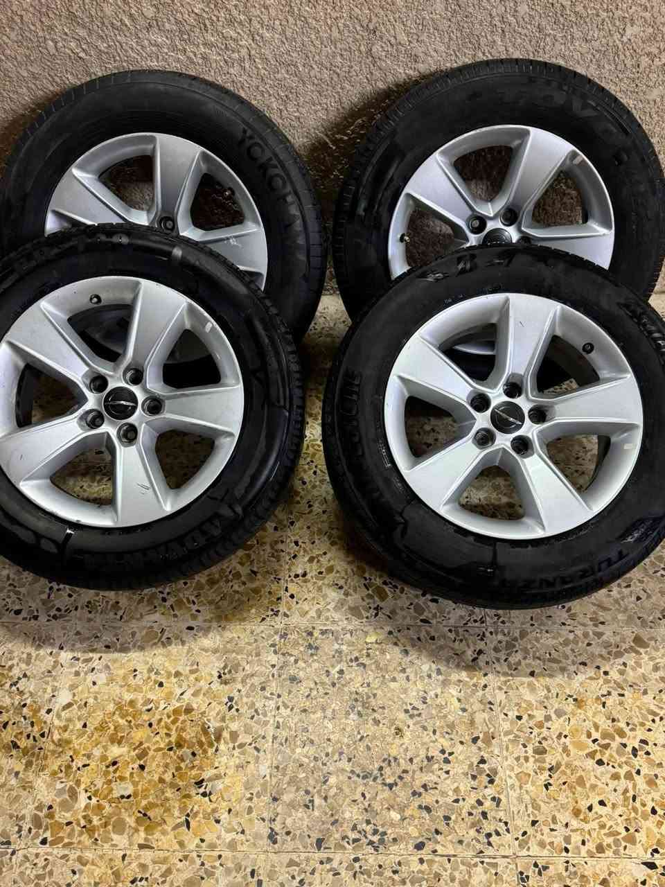 سلام عليكم للبيع ويلات اوباما اصليات نضافه %100 وتايرات نضيفات جدد سعر بيهن مجال بسيط مكان بغداد اتصال ***********
