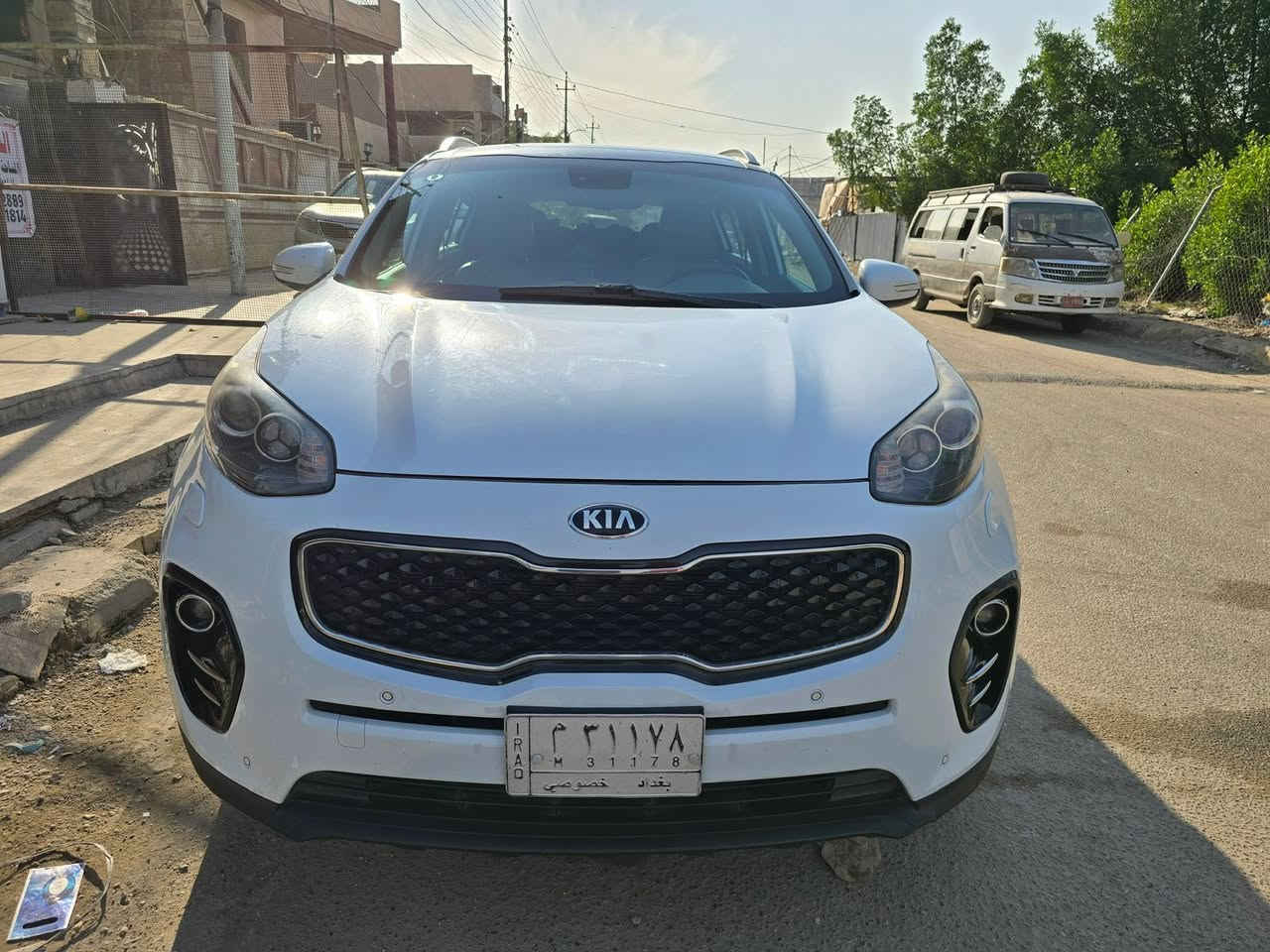 سبورتج 2017 رقم بغداد مشروع وطني
خليجيه بدون ضربه فقط طخه بسيطه بالباب الخلفي موضحه بالصور السياره نضيفه كلش جيتي فول مواصفات 
بصمة 
جلد 
كراسي كهرباء 
زراكات 
بانوراما 
شفط 
ترحيب 
جنطه كهربائيه 
مكينه 2000
شاشه 
كروز 
تحكم 
3 سرعات 
وبعد هواي مواصفات 
ماشيه 140 K
العنوان الكرخ 
***********
***********
