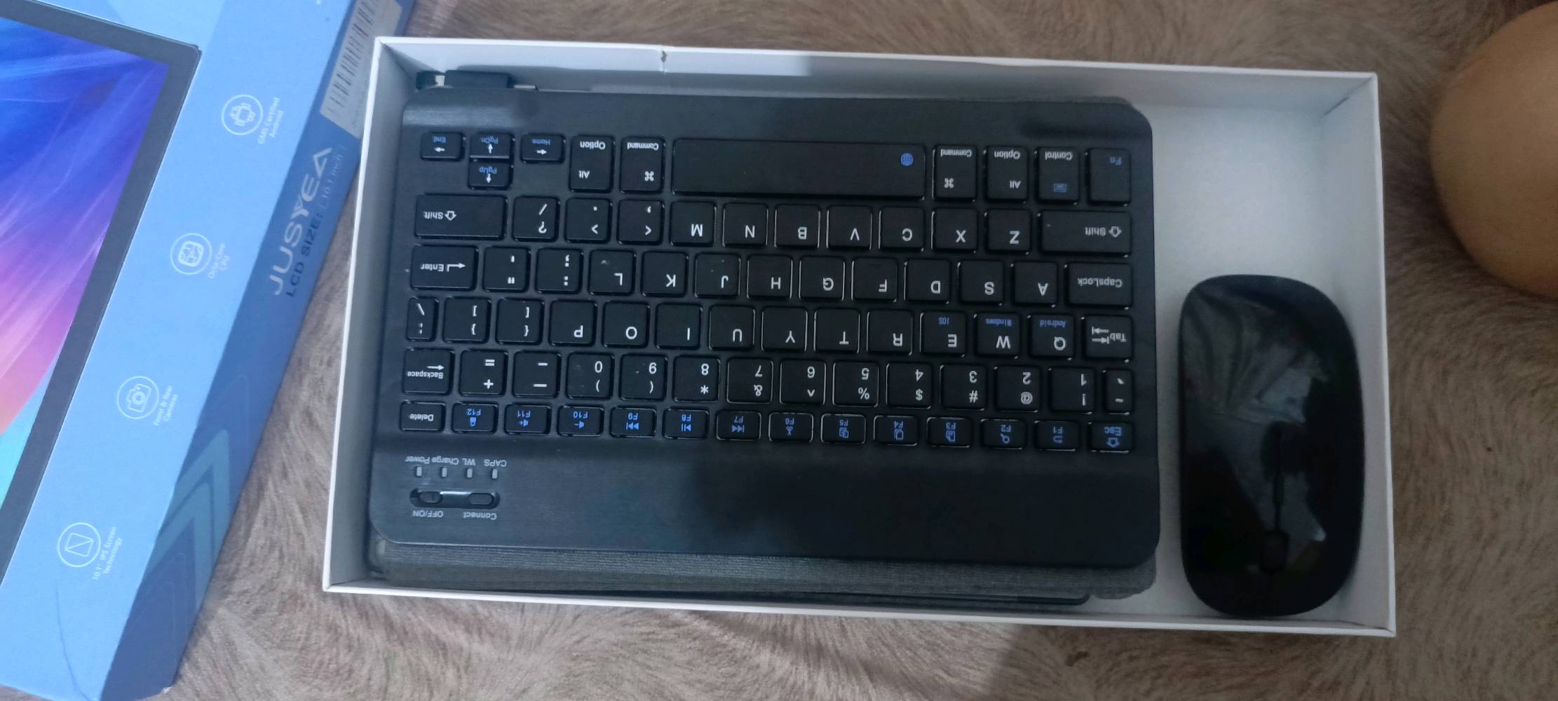 ايباد جديد استعمال يومين السبب انو حجم الايباد كبير على الطفل استعمال نضيف السعر 100الف للاتصال ***********