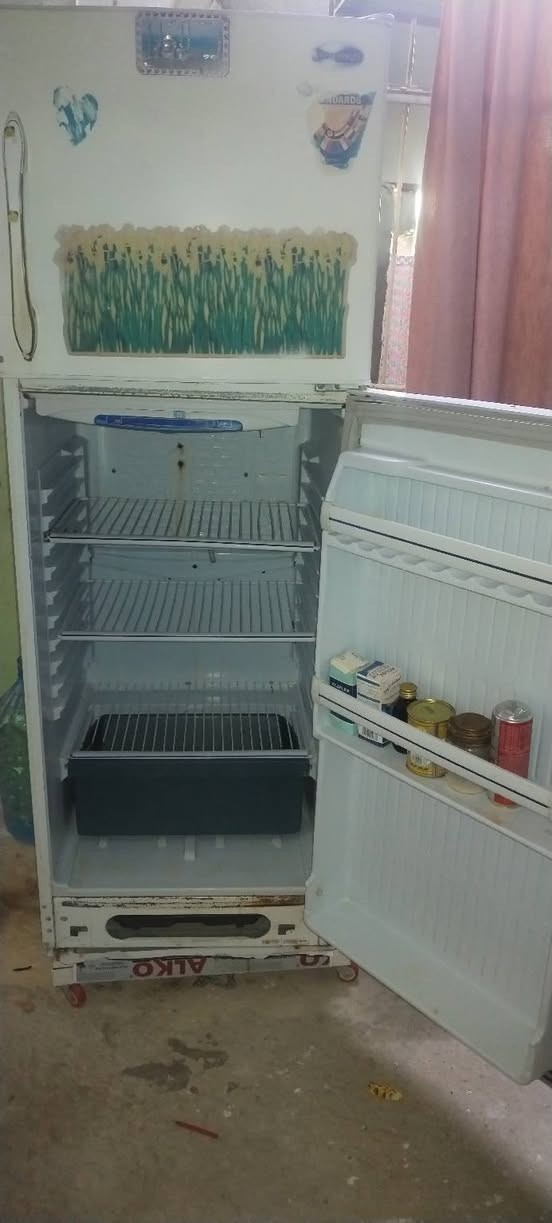 ثلاجه للبيع 150
واتساب ***********

