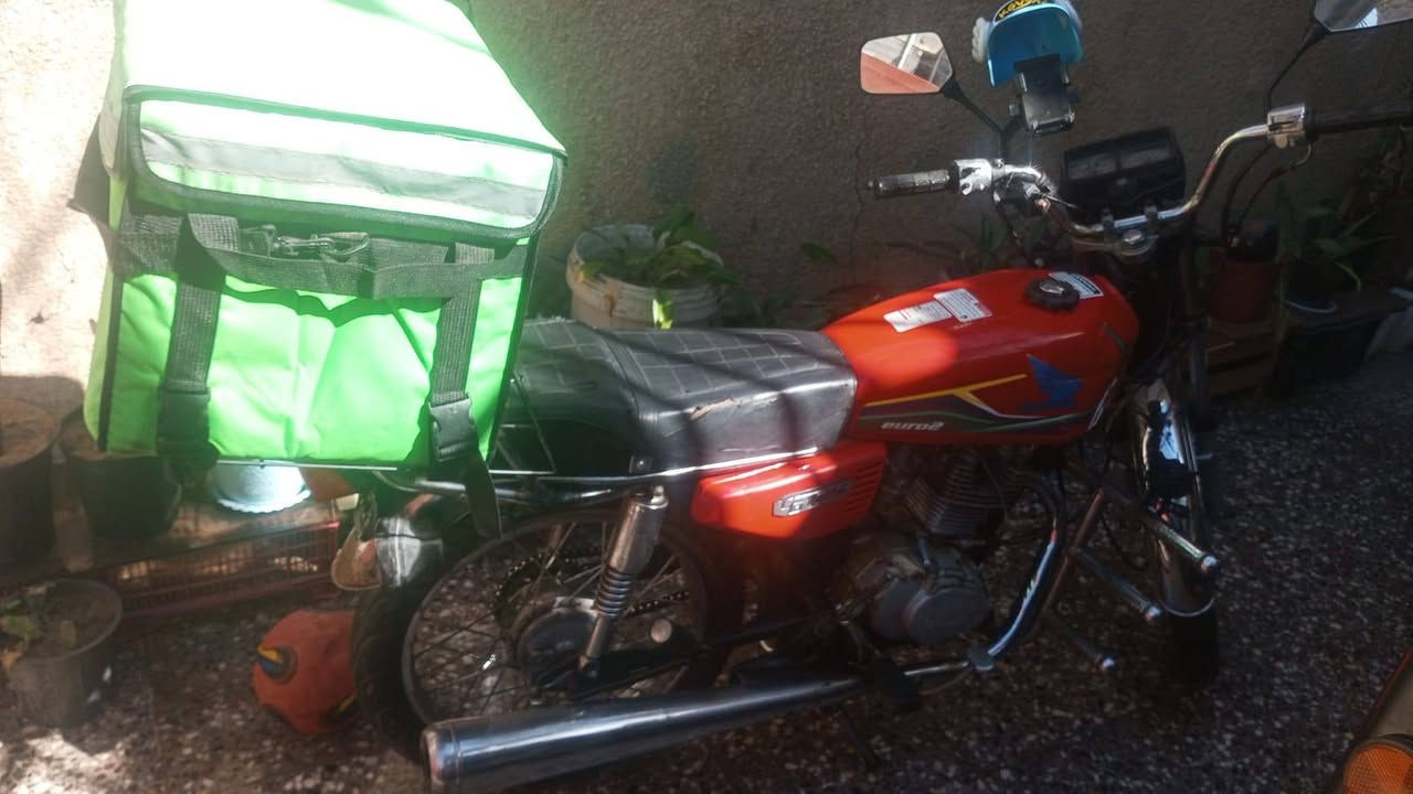 سلام عليكم ورحمة الله وبركاتة
عين اني مكلف بنشر 
دراجه ايراني اربعه كير مجفته وكاملة  هندر شغل وطلع مكفوله من كلشي كهربائيات كله شغاله كير محرك مكفوله اوراق كامله سعر 350 وبيه مجال للشرايه اوراق كامله ومدفوعه كمرك مكاني بغداد دوره ابودشير رقم صاحب دراجه ***********
