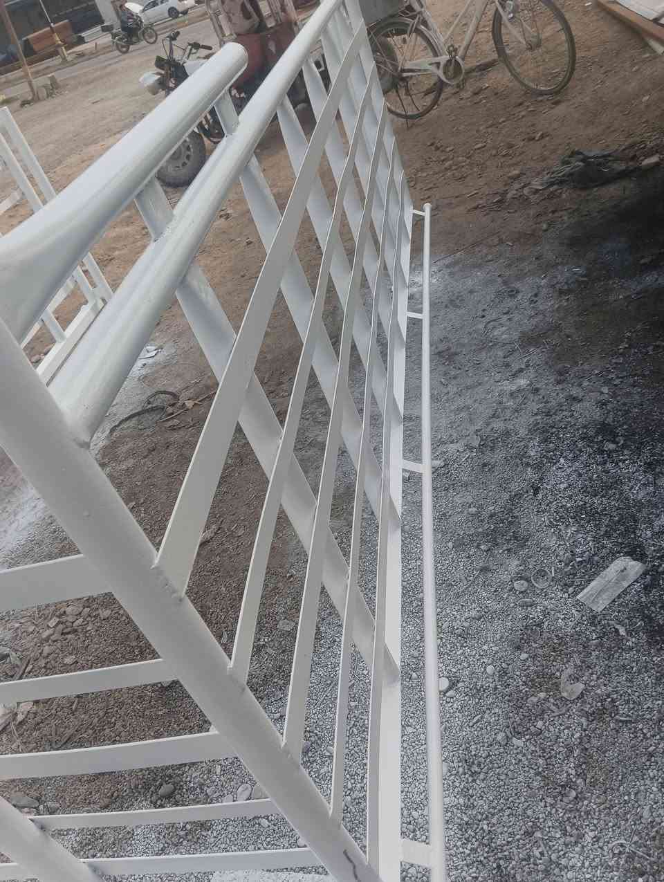 صباغ حديد بواب + شبابيك + محجرات+ تنضيف
بسعار مناسبا
الهاتف ***********
