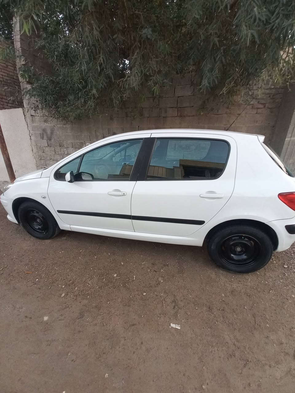 بسم الله الرحمن الرحيم
اللهم صل على محمد وال محمد

بيجو للبيع موديل ( ٢٠٠٦)

رقم بغداد الدولي الجديد ما اتعبك بالتحويل

محرك وكير ابلاد مال السيارة داخلها جدا نظيف كشناتها ابلادية دشبولها شخط ما بي تخم تاير جان بيهه نص عمر شمرته جبتلها تخم جديد قبل شهرين بدلته السيارة ناعمة بالمشي وخير من الله وبسمي التحويل ثاني يوم سعرها ٦٠ للأستفسار ***********
