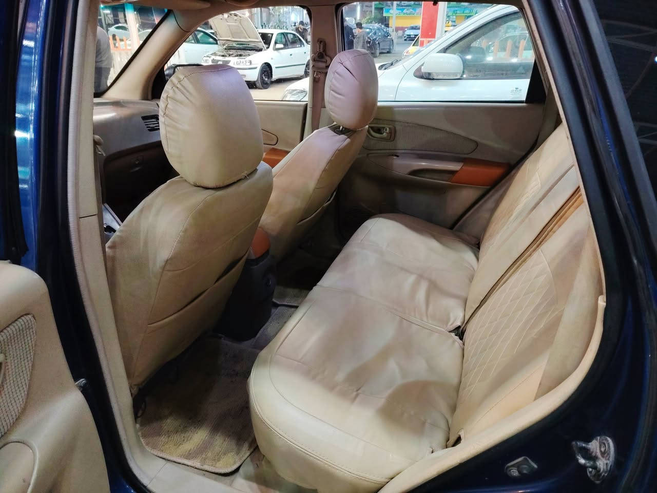 السلام عليكم 
اخواني الاعزاء 
توكسان 2006
رقم بغداد الماني 
بأسمي مداور ثاني يوم 
سنويه ساقطه صار 4 اشهر 
المكينه 2000 خير من الله 
الكير خير من الله 
حداديه نظيفه 
دوشمه جلد جديده 
دواخل بيجي 
كهربائيات شغاله 
زوج تاير جديد 
سياره خير من الله 
السياره معروضه 90 وبيه مجال بصيط كلش 
وتجي وبيك خير وتتددلل 
مكان السياره النجف الاشرف 
*********** ابو غيث 
سياره جاهزه  مال جناي 
صارله 3 سنوات عندي 
واذا ماعجبتك اكتب الله يرزقك 
واسف عله الاطاله
