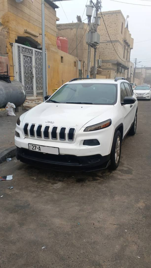 جيب شيروكي بزون 2016 للبيع، سيارة كفالة كير ومحرك، حجم المحرك 2400cc اقتصادي، سنوية 2029 ،السيارة بيها بس باب السايق مبدل بباب مطابق،بيها زلوغ ودحجات بسيطة والسونار مرفق بالصور، السيارة استخدام بيت وماشية 157km ، 
رايدها ب 115 وبيها مجال بسيط
المكان البصرة القبلة حي الجامعة
*********** البصرة, العراق

