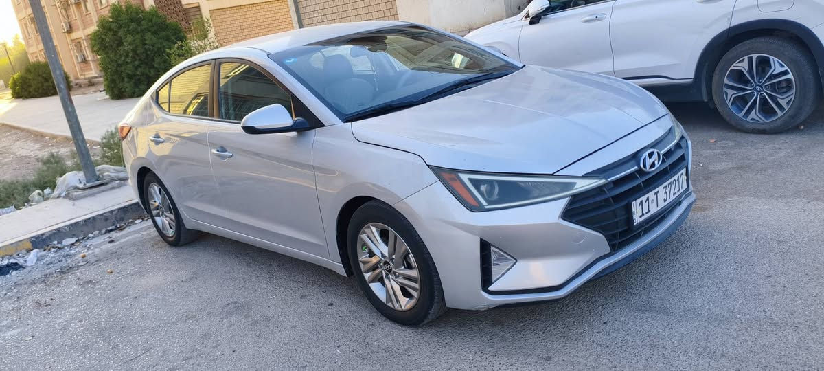 السلام عليكم
النترا 2019 رقم بغداد بأسمي سنويه تنتهي 2030بدون ايرباك ليبل واحد 

البنيد نفسه مصبوغ فقط وسونار موجود واني وياك للفحص 

كير Atm بلادي كير مكينه تبريد حداديه تمام 

ماشيه 135 ميل 

رادار امامي خلفي جانبي 

تحديد مسار ثلاث وضعيات قياده 

مدوشمه عام جلد

السعر 145 وبيها مجال 

والمتعجبه يارب يحصل احسن منها 

 مكان السياره بابل  

***********
