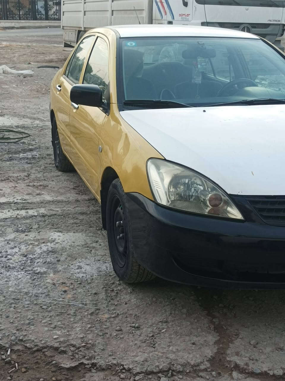 سلام عليكم .لانسر 2010 بغداد .محرك 2000 صبغ حزام بدون ضربه  كير محرك منضومه تبريد كلج تخم تاير كله جديد .كهربائيات كلهه شغاله نقص دبلات خلفيه فقط مكاني بغداد تحويل ثاني يوم سعر 73 وبيهه مجال للاتصال ***********
