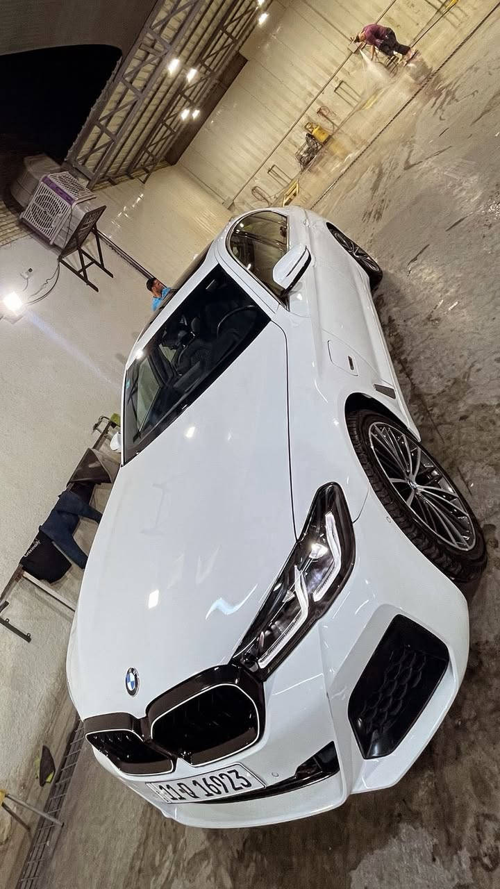 السلام عليكم 
‏  2023  BMW 530e G30
بلگن
يعني ٣ انظمه تشغيل 
بانزين 
هايبرد 
شحن   
عداد المسافة :48 الف 
رقم بغداد دولي الجديد 

حجم المحرك : توين توربو ( 4,سلندر )
ملاحظة السيارة : بدون ايرباك كلهن سليمات 🛑الحادث بنيد و ربع الجاملغ الأيسر
البنيد مبدل بواحد اصلي وكاله و مصبوغ 
و الجاملغ مصبوغ فقط الخشم ماله يعني ربعه بس 
السياره صفر مسج ولا عطل 
فول فول مواصفات 1/1
فتحة سقف
دعاميات ام 
دواخل مختمه m
عدادات 330 m 
كيج الكتروني
بصمة ابواب
بصمة تشغيل
تشغيل عن بعد ,𝐑𝐄𝐌𝐎𝐓𝐄 𝐒𝐓𝐀𝐑𝐓
سيتم سماعات harmen 
شاشة دشبول ديجيتال
شاحن هاتف لاسلكي 
داتا شو 
كاميرة خلفي
كير ماوس
شفتات كير استيرن 
هاند بريك بصمة
اوتو هولد ،𝐀𝐔𝐓𝐎 𝐇𝐎𝐋𝐃
اوتو ستارات،𝐀𝐔𝐓𝐎 𝐒𝐓𝐀𝐑𝐃
اوتو ستوب ,𝐀𝐔𝐓𝐎 𝐒𝐓𝐎𝐏
رادار امامي (تحديد مسار)
رادار جانبي  (نقاط عمياء)
رادار خلفي (التحذير من الاصطدام)
حساسات °360
حساسات امامي 
حساسات جانبي
حساسات خلفي
نظام ,𝐄𝐂𝐎
نظام ,𝐍𝐎𝐑𝐌𝐀𝐋
نظام ,𝐒𝐏𝐎𝐑𝐓
نظام ,𝐓𝐎𝐖/𝐇𝐀𝐔𝐋
نظام ,𝐒𝐋𝐈𝐏𝐏𝐄𝐑𝐘
داخل ليد 𝐋𝐄𝐃
ابل كار بلي
تحكم استيرن
استيرن تدفئة
كشنات جلد 
كشنات كهربائي 
كشنات خزن+ميموري
كشنات تبريد
كشنات دفئة 
صندوق شفط كهربائي 
لايتات ليد وعدسة زينون بيلادي
بلوجكترات 𝐋𝐄𝐃 بيلادي
بكلايتات 𝐋𝐄𝐃 بيلادي
ويل كروم سبورت
شباك led اصلي 
تخم تاير جديد قبل كوم يوم بدلته
دهن و ماء أصليات مبدل بالوكاله 
تفاصيل اكثر الاتصال على الرقم 
***********
سياره كامله و جاهز دينار مصرف مابيها
