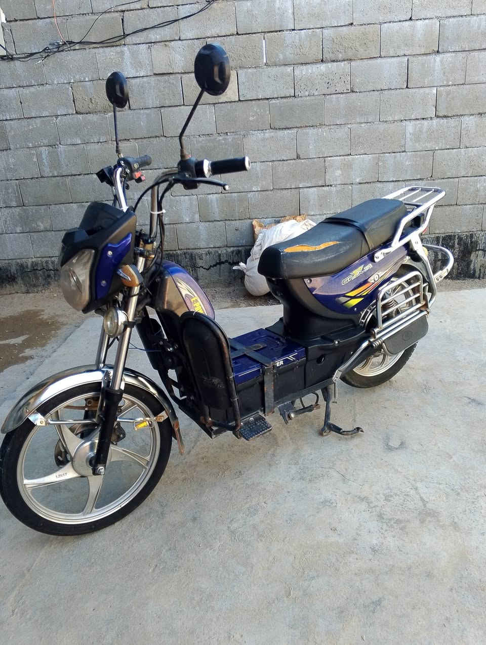 دراجه هارلي للبيع سعر 300وبيه مجال للشراي بطاريات عل فحص كهربايات شقاله كله مابي شي نقص للستفسار ***********.  ***********
