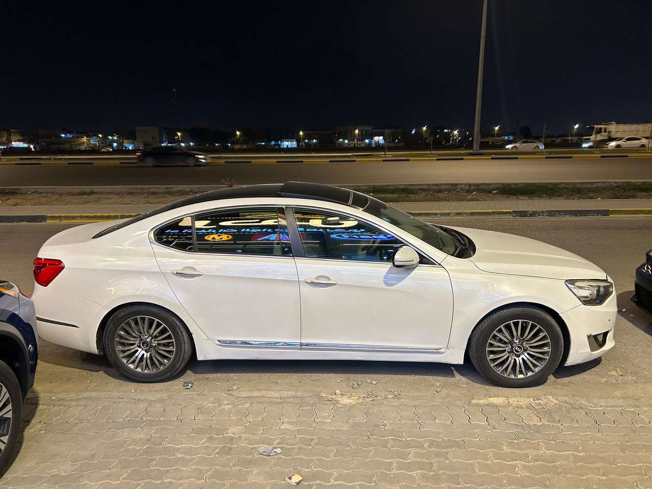 السلام عليكم
كيا كادتنزا 2014 خليجي 
الصبغ: ابيع داير ولاكن بيها بيبان ثنين
المواصفات: 1/1 فول ملكي داخل ابيض 
شاشه حجم كبير كار بلادي اصليه
محرك 3500 محرك كير جيد جداً 
رقم بصره الدولي الجديد السياره بأسمي ثاني يوم تحويل وسنويه جديده هزه جديده
السعر/ 115
للاستفسار/ *********** بي واتساب متواجد بي
