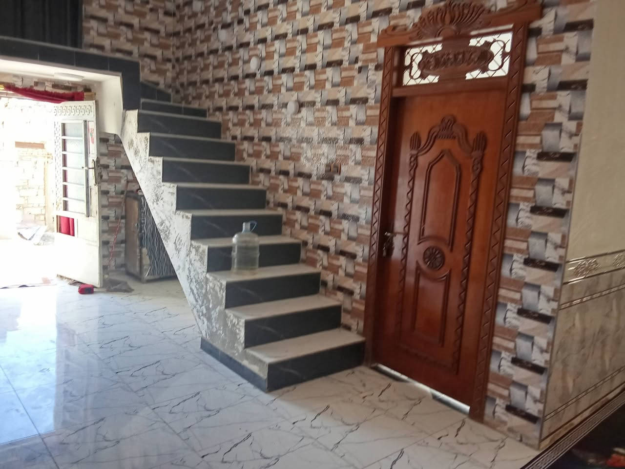 دار لبيع مساحت لبنا 219متر يحتوي علا غرفتين وصاله ومطبخ وبراني وصحيات داخلي وخارجي لعنوان علا طريق دغاره ديوانيه يبعد عن شارع 150متر لستفسار ***********
