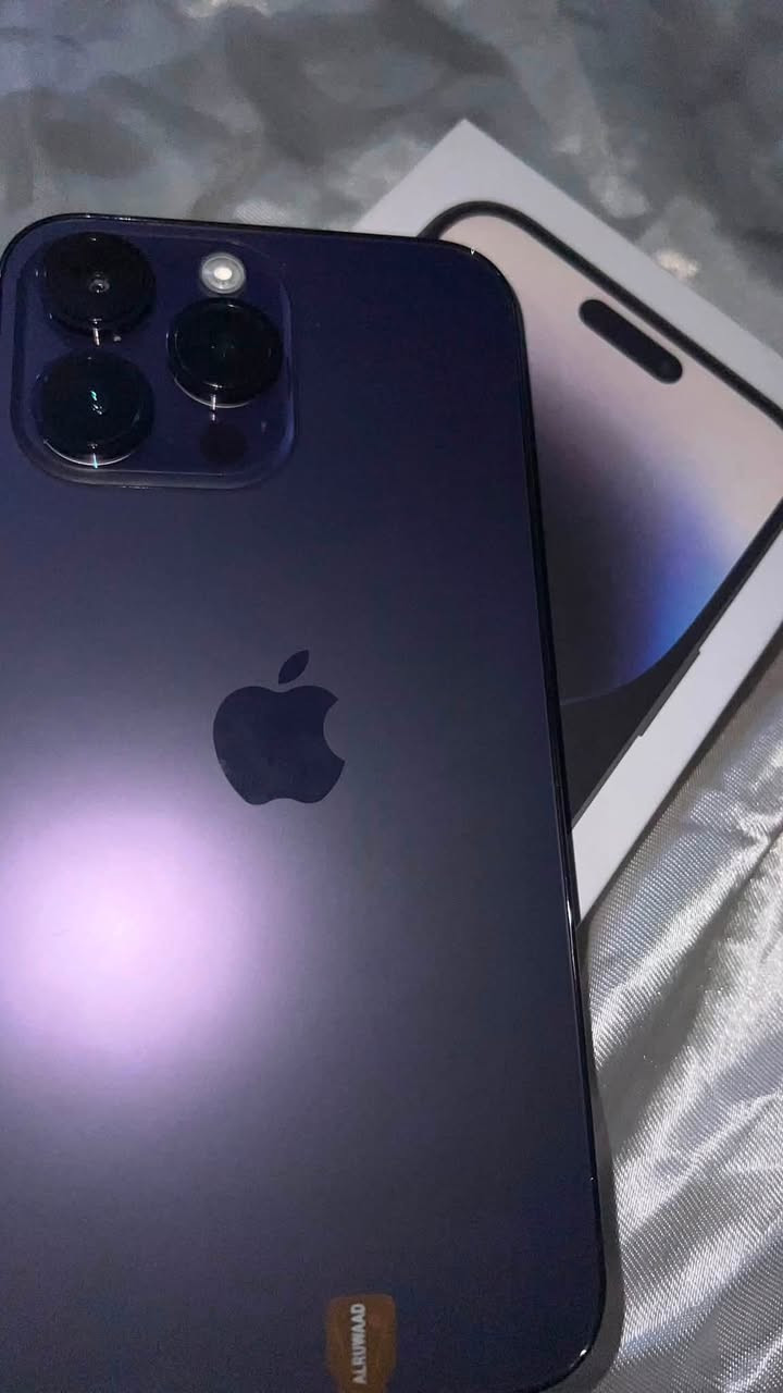 سلام عليكم جهاز ايفون 14 برو ماكس للبيع ذاكرة 256 جهاز نضيف برغي مامفتوح بي جهاز مال بيت نضيف ومحتاج واريد ابيعه سعر 800 الف قفل عنوان بغداد حي اور 
***********
