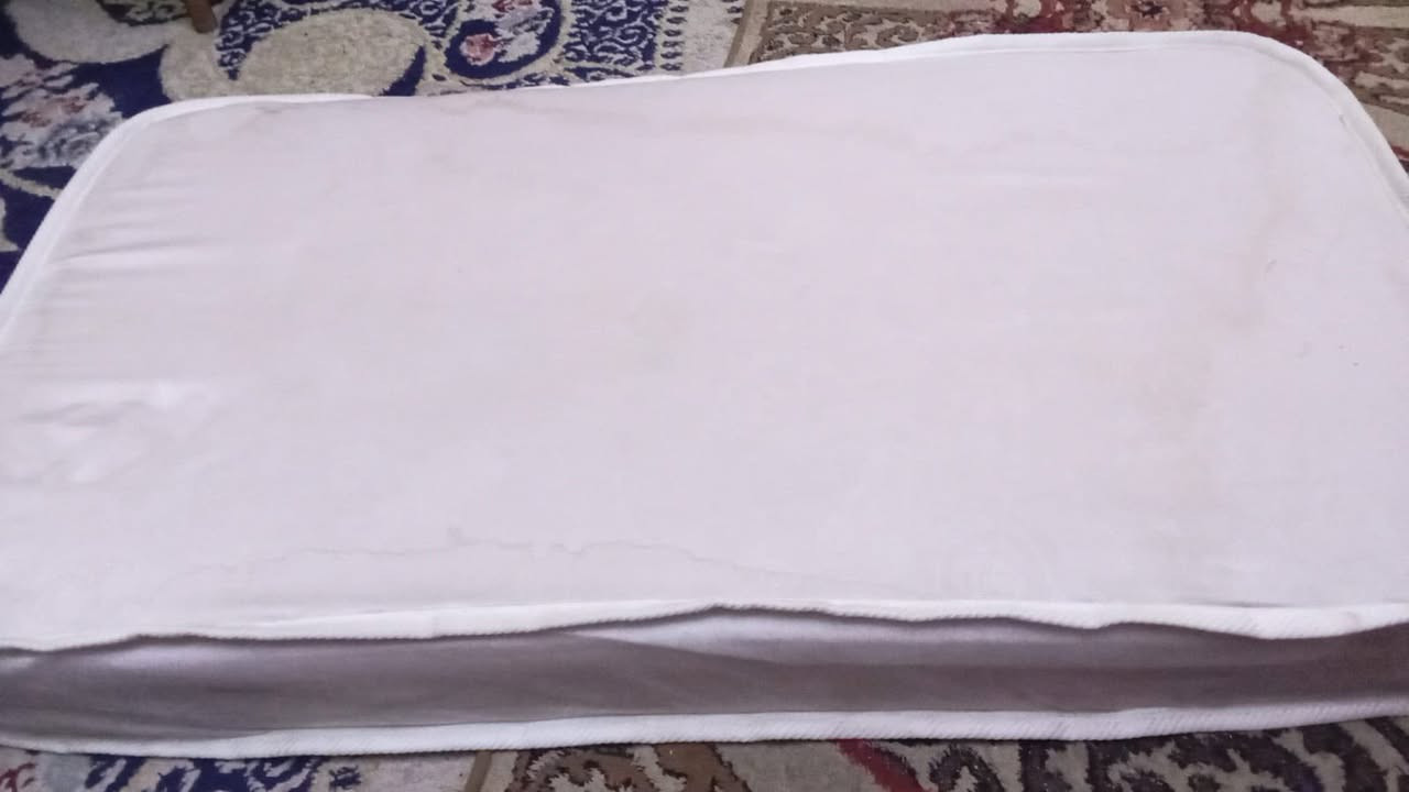 السلام عليكم
كاروك للبيع حديث جدا مع مندر طفل حديث
استخدام قليل 
للاستفسار ***********
