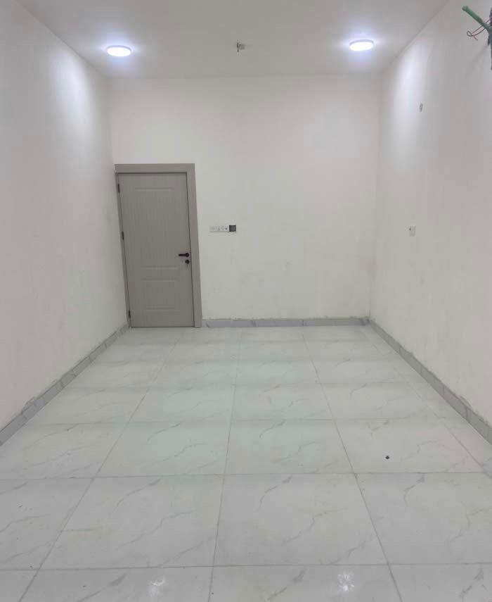 سلام عليكم للايجــار شقه حكيميه باب معزول
تحتوي غرفه صاله ستقبال مطبخ صحيات
اجار600 📞***********  📞
