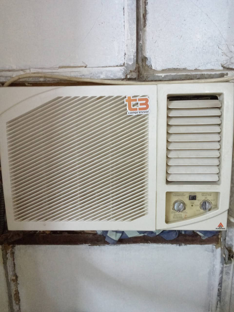 السلام عليكم غراض بيت كل واحد وسعره شباب إلي مو شراي يعبر المنشور رحمه لوالديكم متواج على الفيس وهذا رقمي واتساب *********** ادمن وافق اخويه
