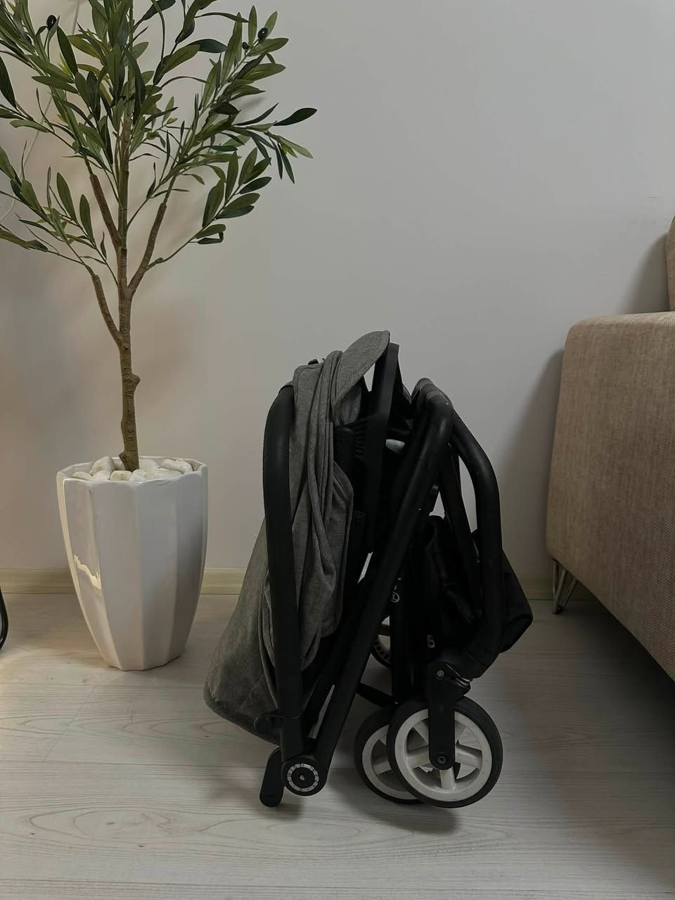 للبيع عرباية سايبكس الألمانية الأصلية
Cybex Eezy Twist
حالتها ممتازة جداً وكأنها جديدة تماماً.
خفيفة الوزن وسهلة الطي خلال ثوانٍ.
مناسبة للسفر وتُصعد إلى الطائرة 
منام وجلوس
ملحقات كاملة ذراع حماية للطفل و معها غطاء حماية من المطر واكستنشن لأقدام الطفل 
موجوده في أربيل 
السعر  120,000


**إذا كنت صاحب هذا الإعلان وتريد حذفه لأي سبب، رجاءا أرسل رسالة إلى الدعم الفني**