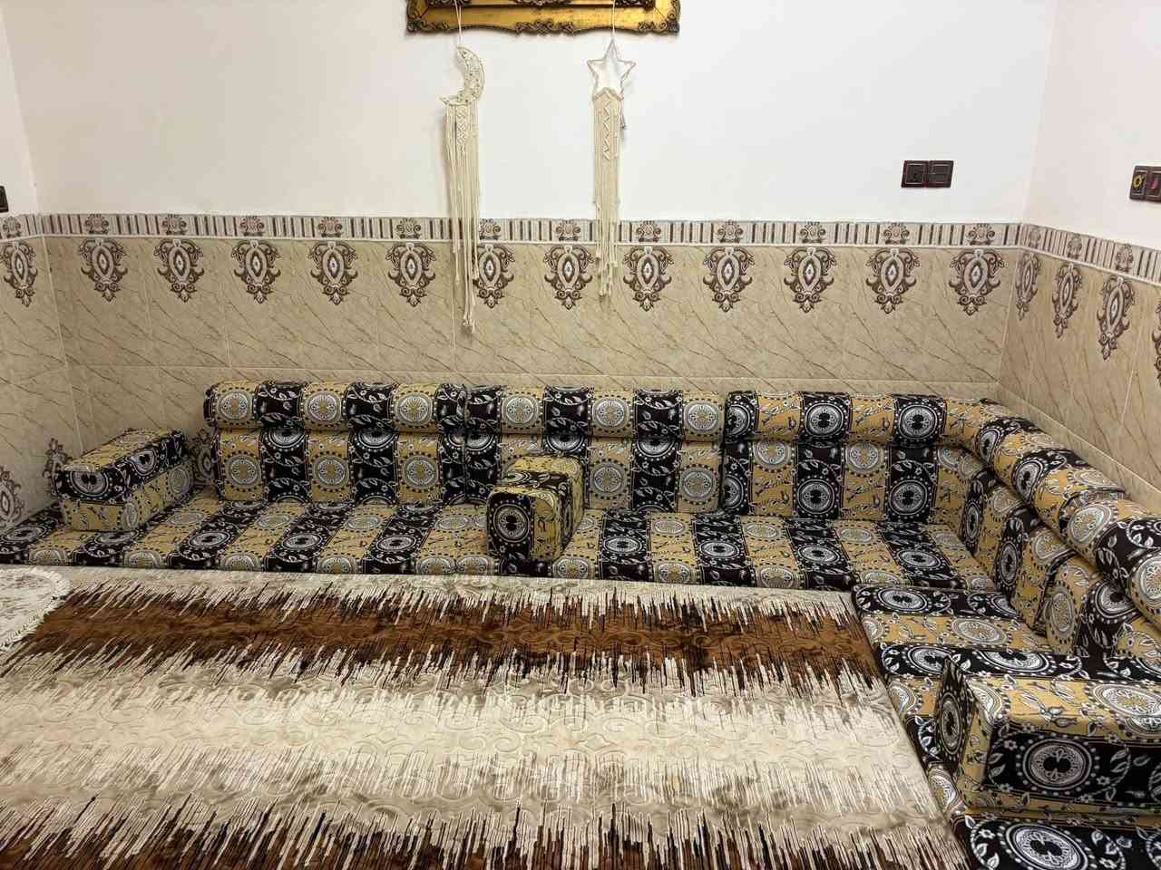 ديوان  كعده. عربيه جديده. ولا مستخدم بس مفروش  مقاعد  الكعده عدد أربعه طول الواحده مترين  وعرضها 55  وتجوة الظهر عدد 6 مع زاويه 7 مع تجوات 4 جديد كولش. ما مستخدم ابد سعره  600 الف


**إذا كنت صاحب هذا الإعلان وتريد حذفه لأي سبب، رجاءا أرسل رسالة إلى الدعم الفني**