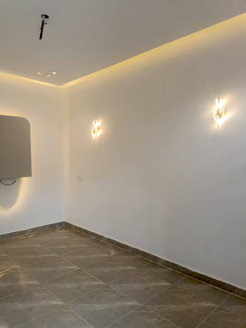 بسم الله
دار للبيع التحرير الزراعي محمد ليلئ 
الجزء الاول 
المساحه 100متر 5*20. قاطين فول مواصفات 
كامل كلشي شارع بعرض 10متر 
القاط الاول ستقبال وصاله ومطبخ وغرفة نوم وصحيات 
القاط الثاني غرفتين نوم وصاله وصحيات وسطح خارجي سيراميك 
موضح بالفيديو 
الاتصال ***********
