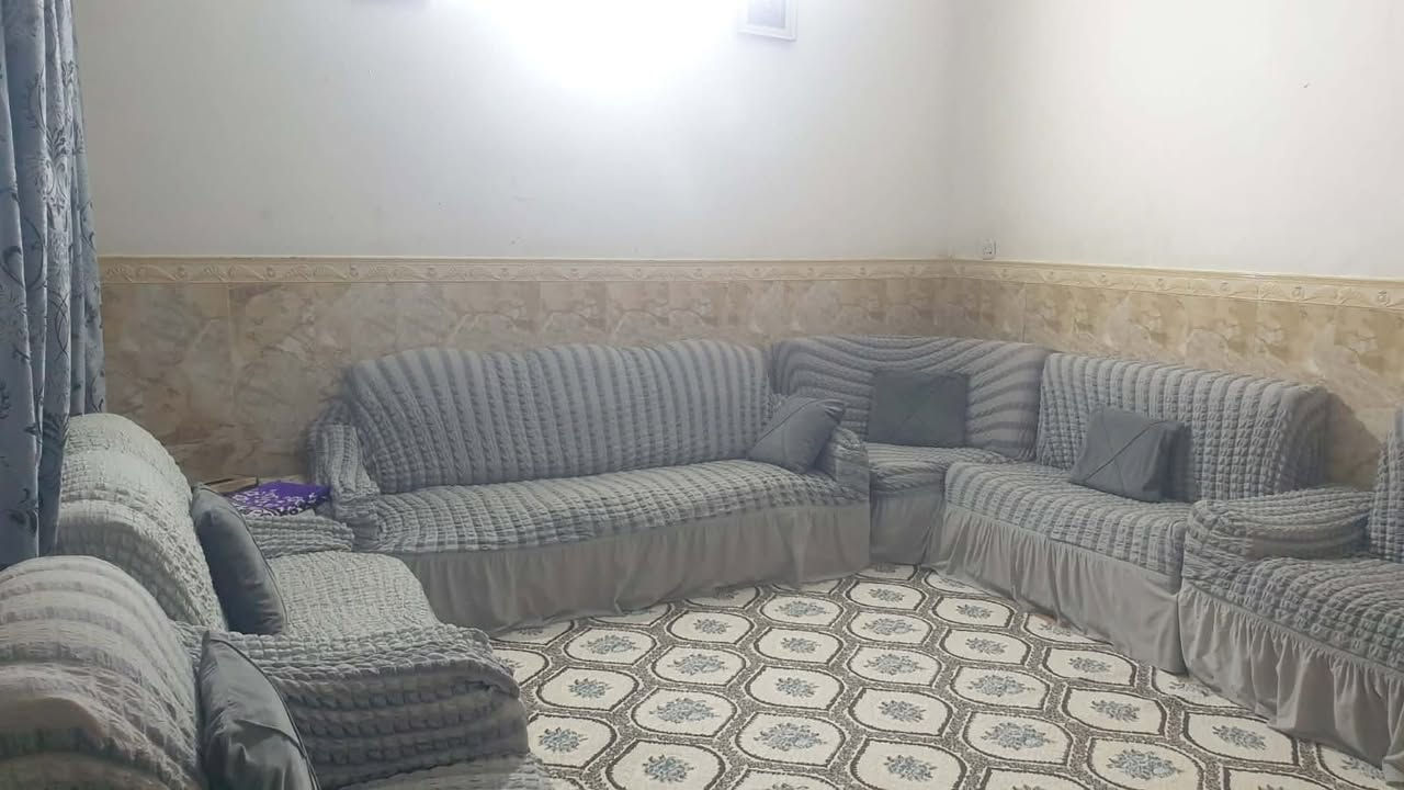 #اعـــــــــــــــلان.. 
بيت للبيـــــع #طابقــــــين 👇 فرصة استثمار 💯
بناء حجر -  البيت نظيف 
✅ مشتملين معزول الأول عن الثاني
✅ مؤجر وارده 700 الف 🔥
✅ مساحة 300 متر 
✅ موقعه قادسية الثانية مقابل مدارس
✅ كل طابق يحتوي غرفتين نوم وصالة واستقبال ومطبخ وصحيات

🔥 السعر 173 مليون قابل للتفاوض

للأستفسار أكثر
*********** متوفر واتس
مكتب التميز للعقار في قادسية الثانية قرب الحوراء
