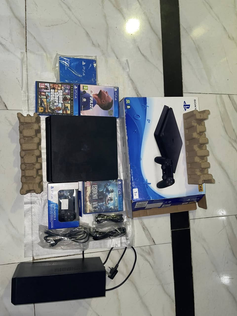 السلام عليكم حبايب عندي بلي 4للبيع مستعجل على بيعته لان محتاج نضافت الجهاز 99 تكدرون تشوفونه مثل ما موضحلكم بلفديو ذاكرة الجهاز 1000 يعني راحد تيرا اعلى شي للاستفسار  العنوان :كربلاء منطقه البوبيات    الرقم :***********
