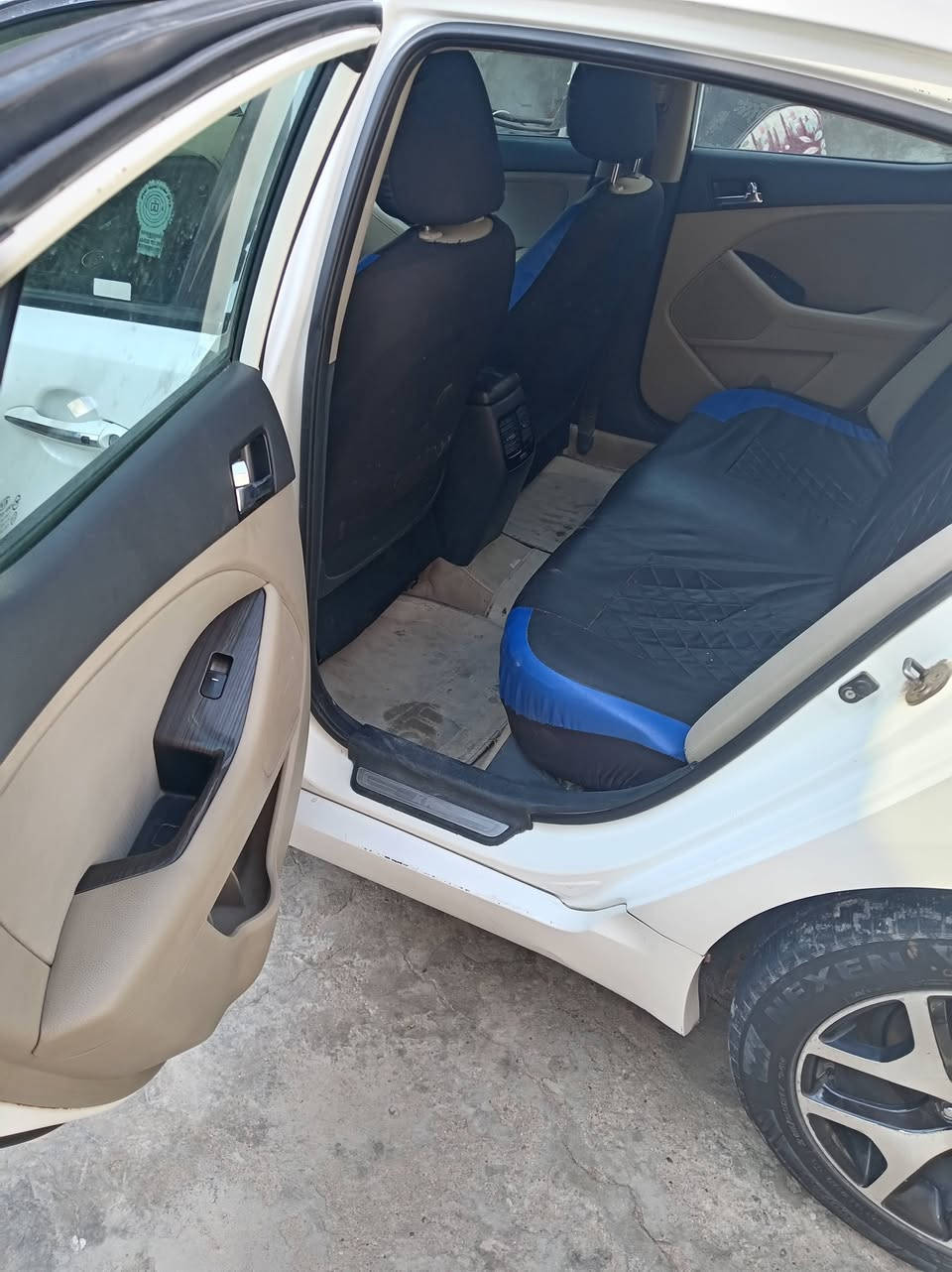 يا الله السلام عليكم اوبتمه خليجي رقم بصره مديل 2012محرك دوش 2000 مامفتوح السياره حلوه وجاهزه من كلشي لسياره بيه باب العبري صبغ فقط لامعجون ولا ضربه وبيه بارد بمكانات تدفهئه تبريد
قطعتين لايت زنون ماناقصه شي خير من الله السياره 
راعيه يريد تحويل السعر 118وبيه مجال
ماتشتري لاتتصل جزاك الله خير
مامتواجد ع لفيس اتصل وتدلل
*********** العنوان بضره
