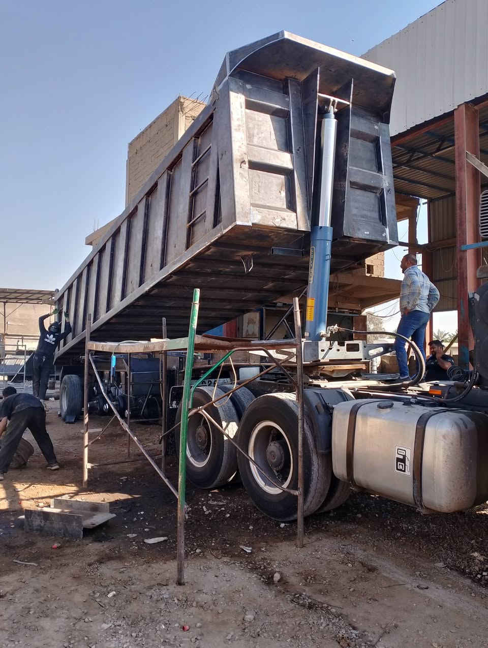 عربانه ماموت البيع جديدة زيرو كاعيه 8ملم صفاح 6ملم شاصي 16دناكير شغل كله بلازمه فول الاستفسار *********** حيدر الباوي ***********حسن الباوي
