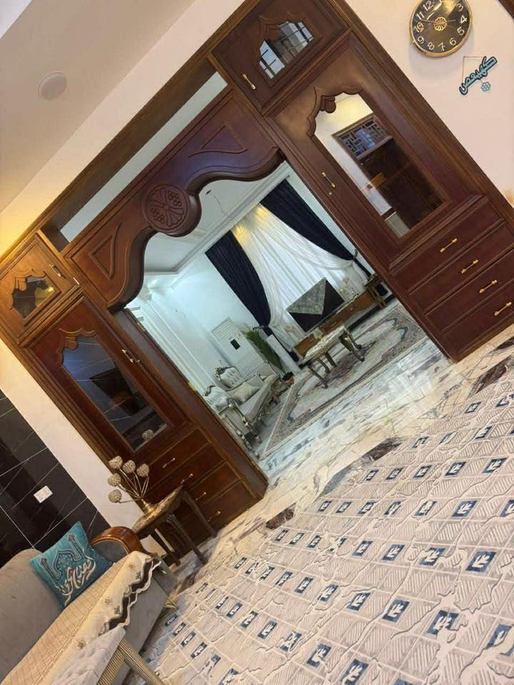 السلام عليكم 
🏡 دار سكني للبيع

📐 المساحة: (200 م ركن)

🏠 نوع البناء: ( / طابقين / حديث البناء)
    
3غرف نوم صالة +كلدور مطبخ
العنوان بابل ازوير الغربي

للاستفسار الاتصال على الارقام التالية  :
📞 ***********
📞 ***********
📍عنوان المكتب : حلة - حي الصحة - مقابل جامع الهندي
♻️لمن يرغب في عرض عقاره الاتصال بنا او مراسلتنا على الواتس اب
